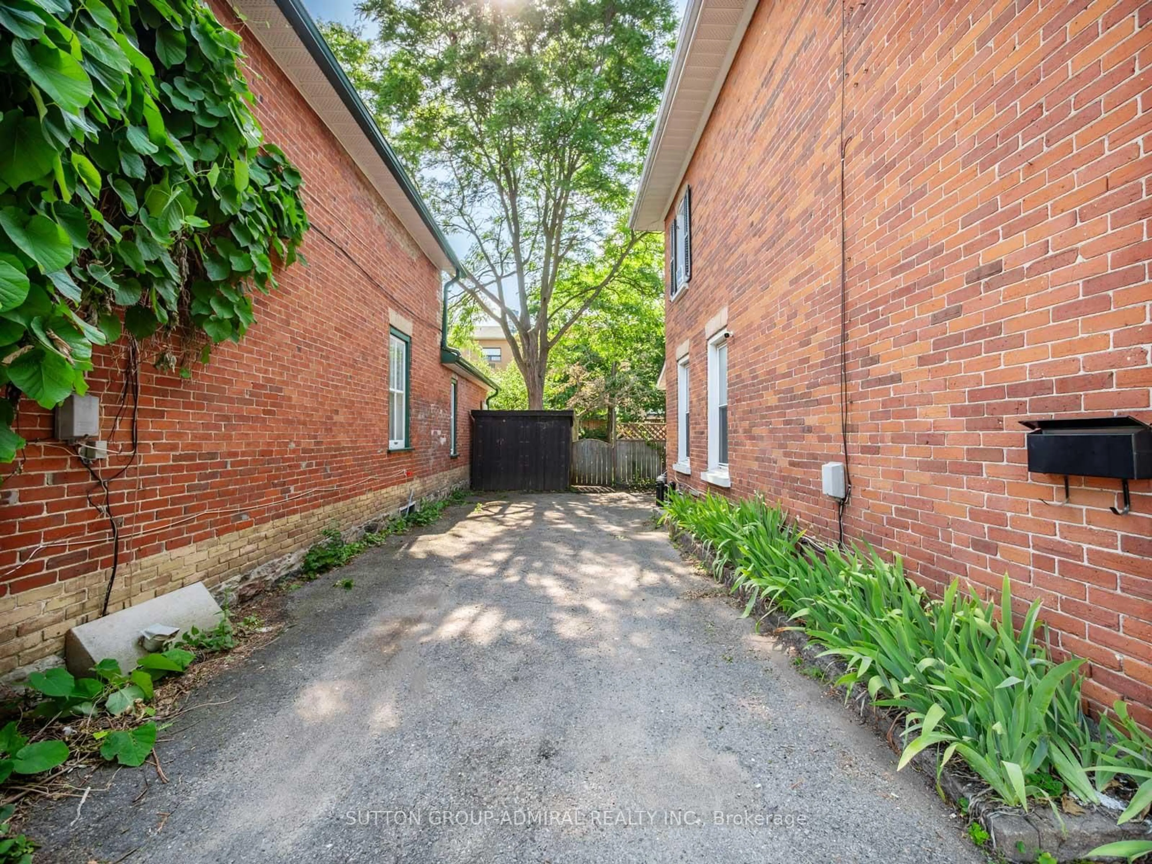 A pic from outside/outdoor area/front of a property/back of a property/a pic from drone, street for 265 Stewart St, Peterborough Ontario K9J 3M8