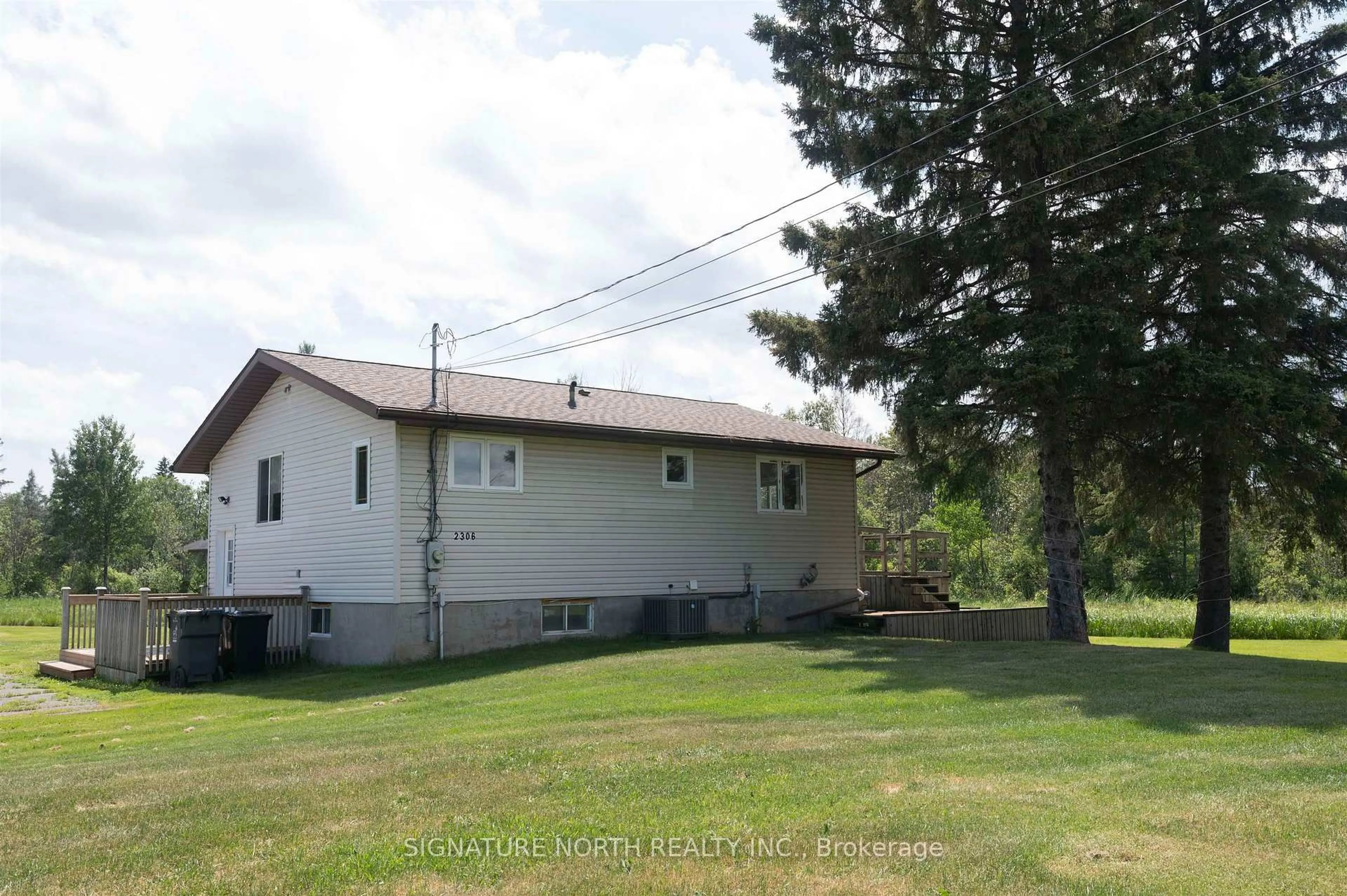 A pic from outside/outdoor area/front of a property/back of a property/a pic from drone, building for 2306 Arthur Street West, Thunder Bay Ontario P7K 1B4