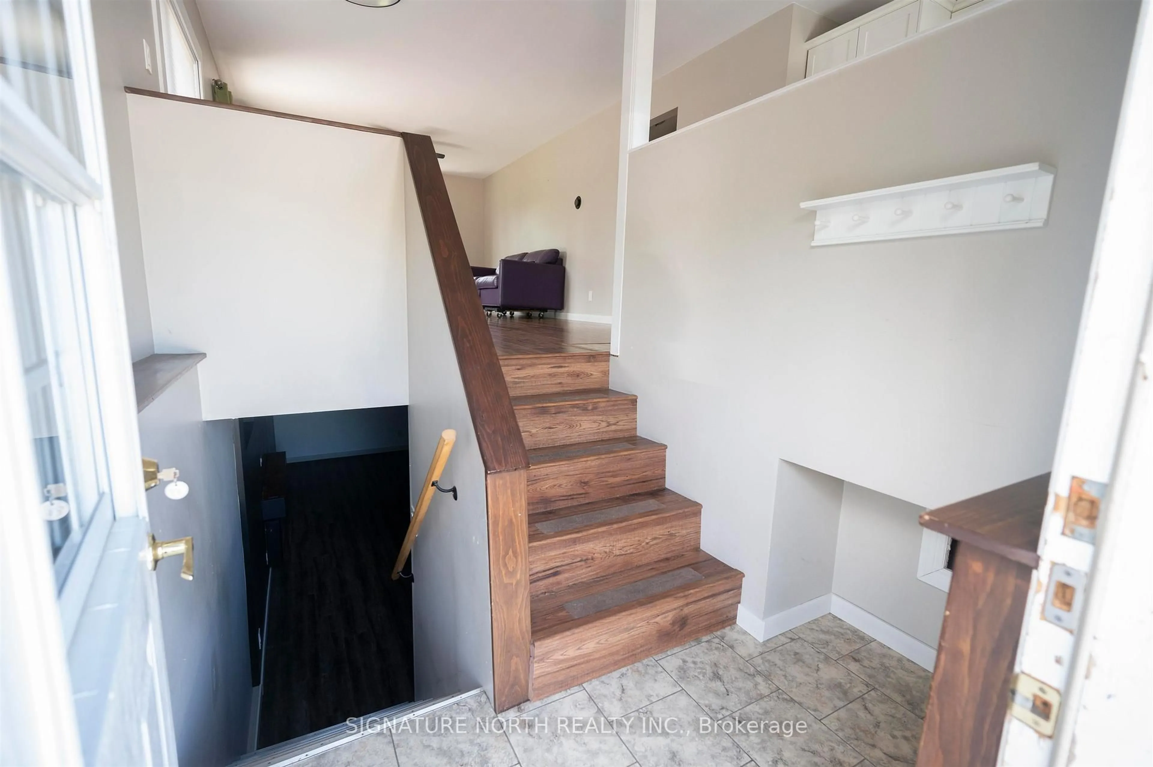 Stairs for 2306 Arthur Street West, Thunder Bay Ontario P7K 1B4