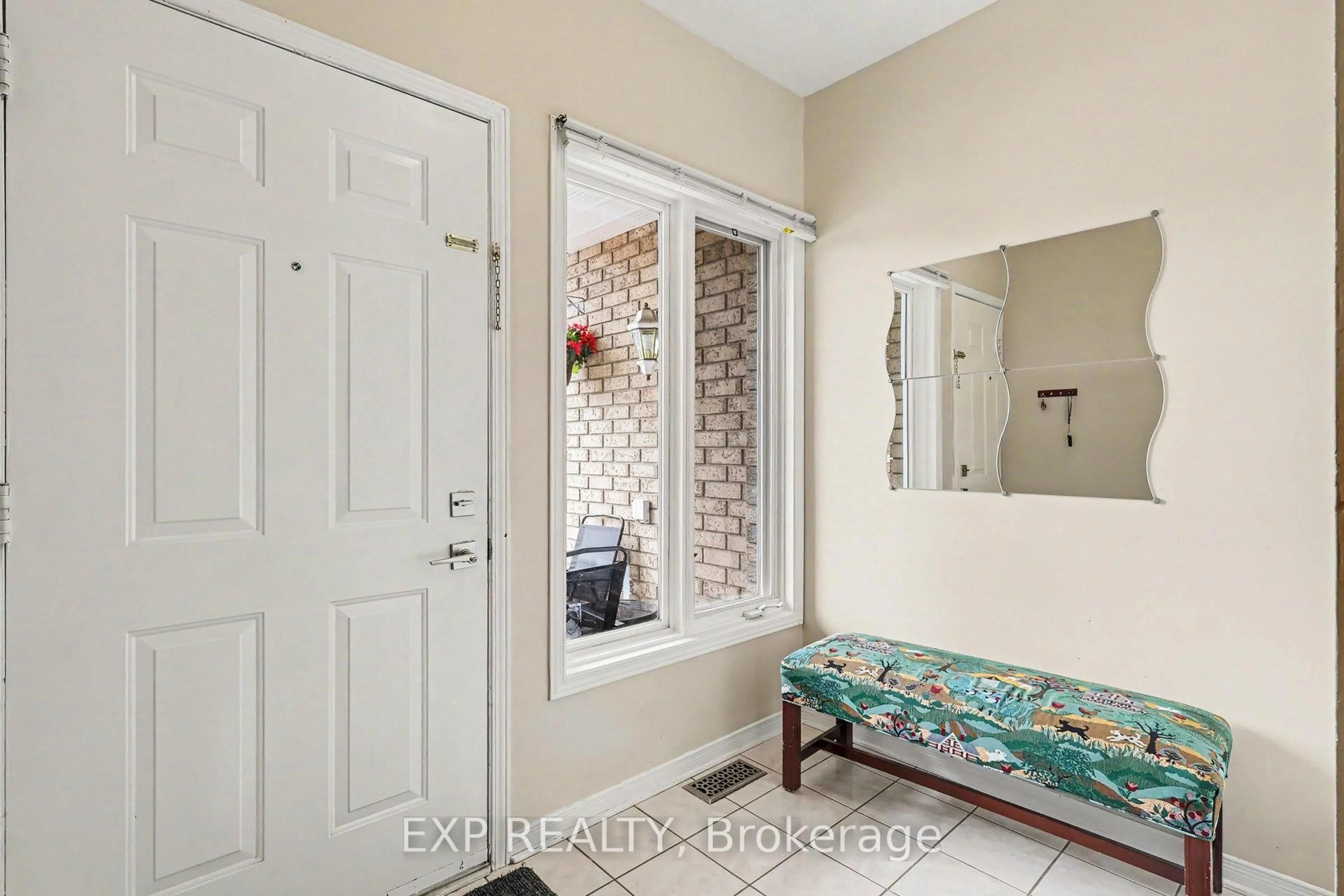 Indoor entryway for 86 Scarlet Crt, Ottawa Ontario K1T 3R6