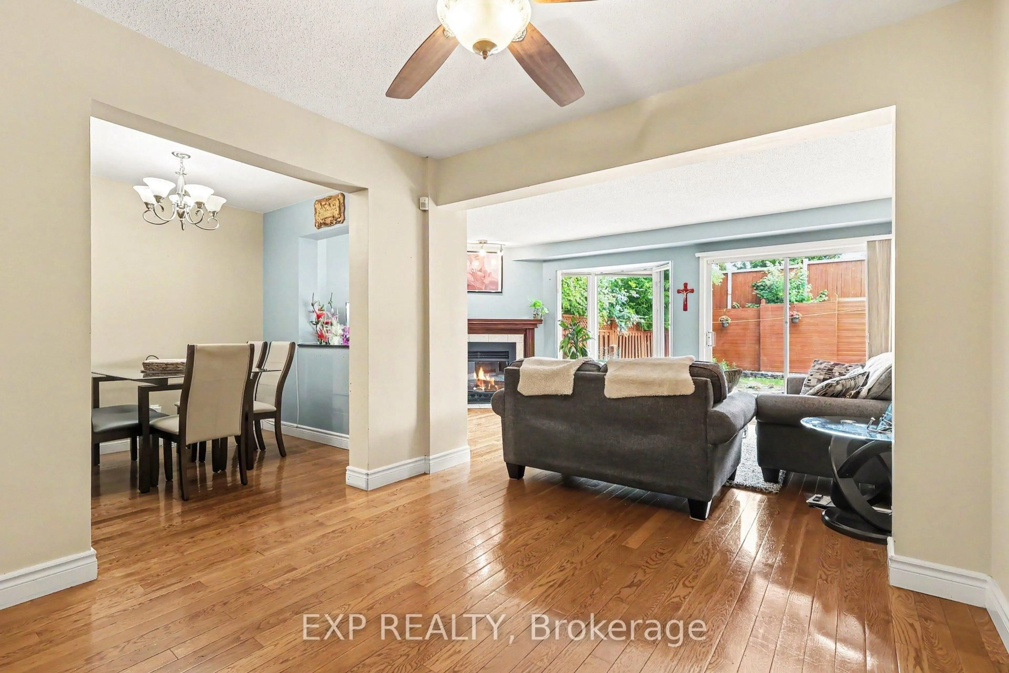 Living room with furniture, unknown for 86 Scarlet Crt, Ottawa Ontario K1T 3R6