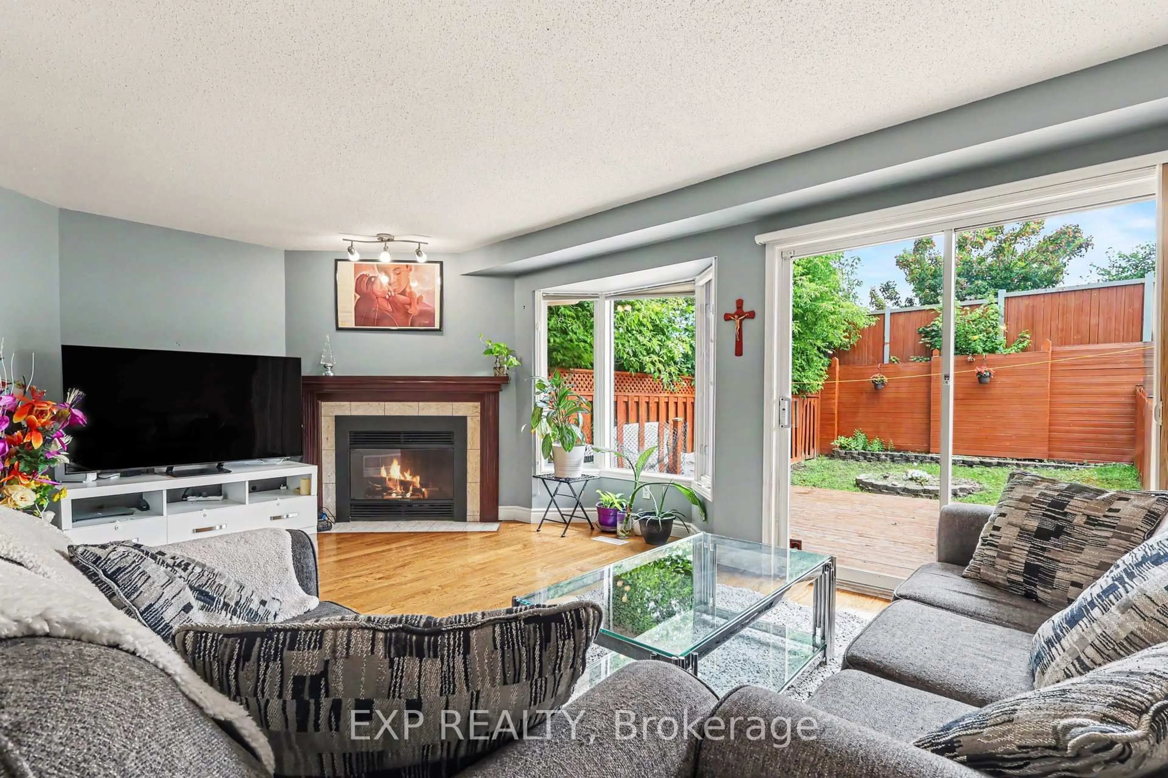 Living room with furniture, unknown for 86 Scarlet Crt, Ottawa Ontario K1T 3R6