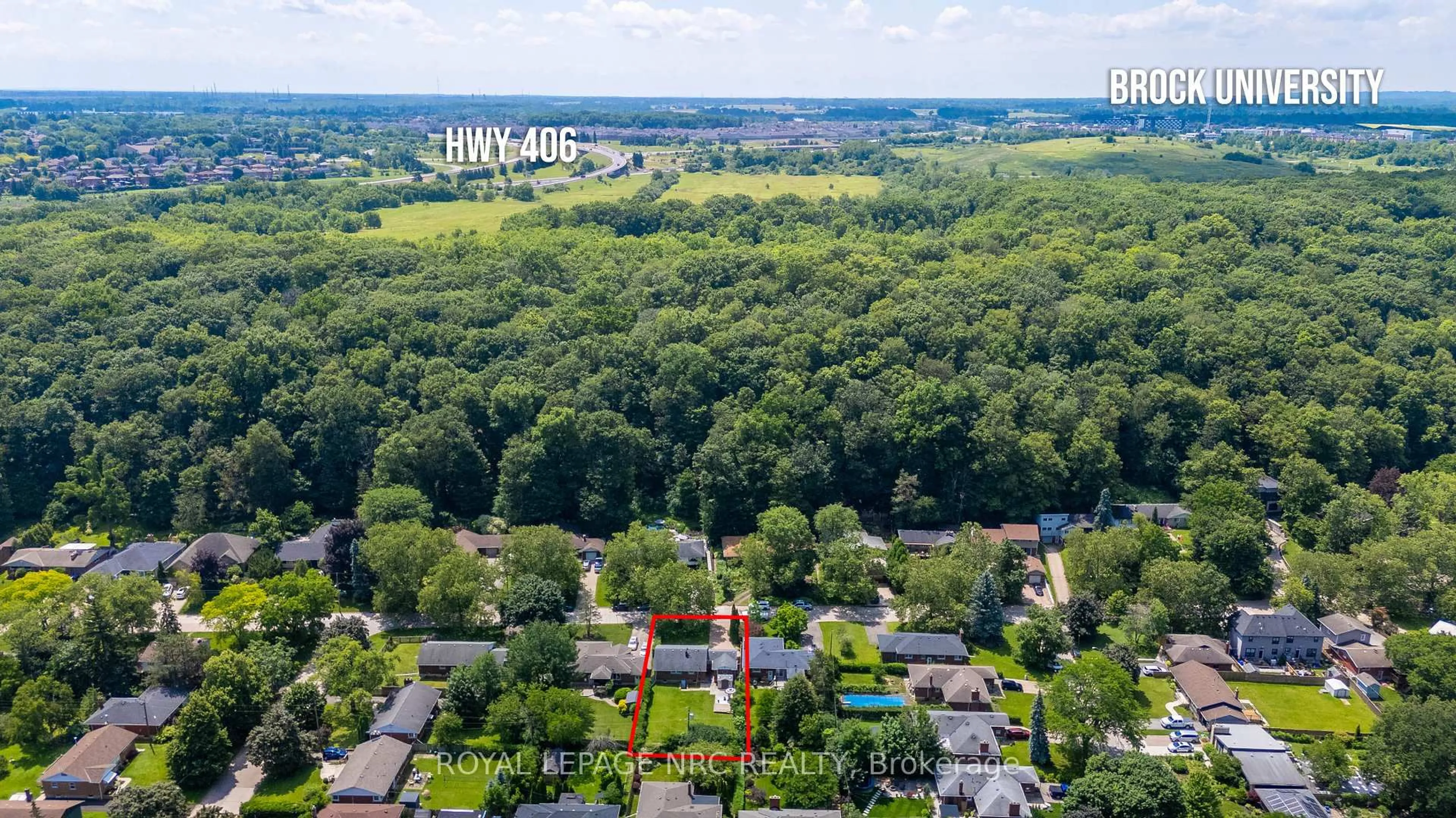 A pic from outside/outdoor area/front of a property/back of a property/a pic from drone, forest/trees view for 179 Woodside Dr, St. Catharines Ontario L2T 1X7