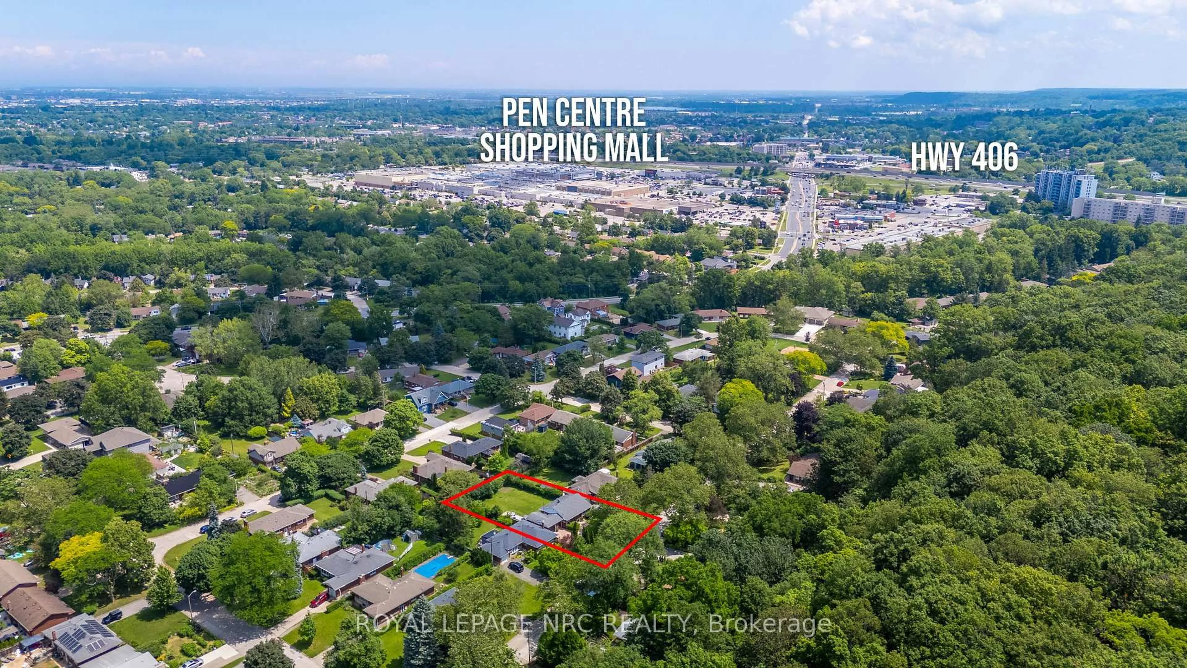 A pic from outside/outdoor area/front of a property/back of a property/a pic from drone, street for 179 Woodside Dr, St. Catharines Ontario L2T 1X7
