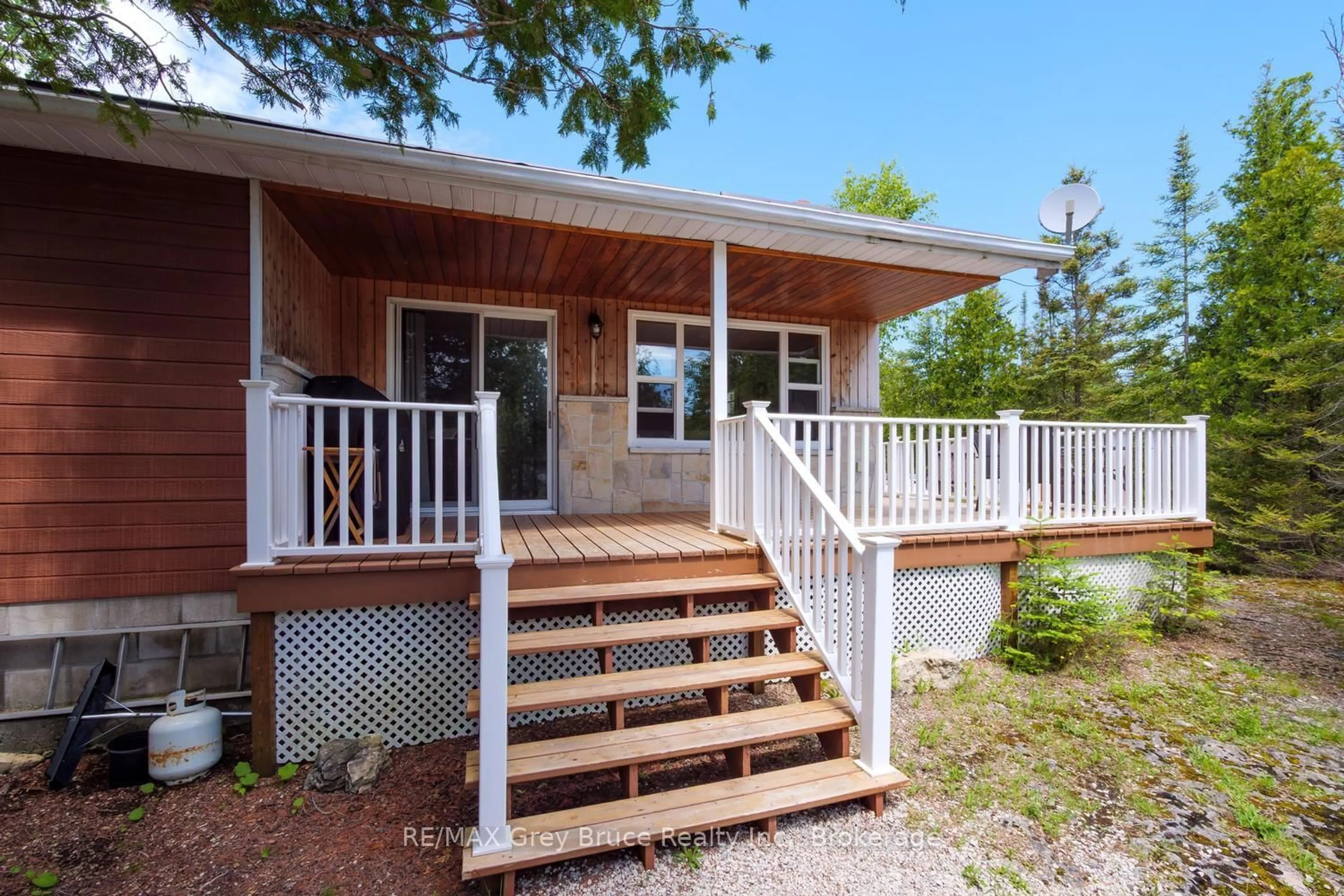 Home with vinyl exterior material, unknown for 259 Bradley Dr, Northern Bruce Peninsula Ontario N0H 1Z0