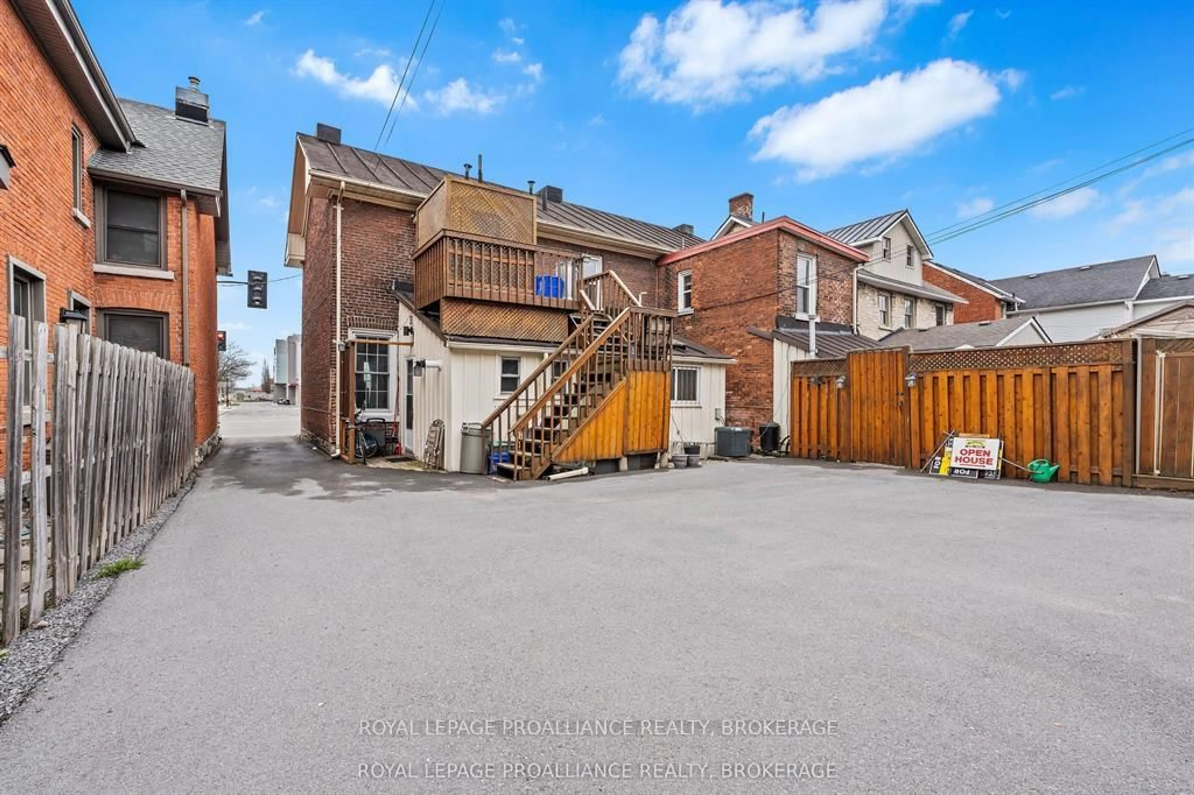 A pic from outside/outdoor area/front of a property/back of a property/a pic from drone, street for 270 Wellington St, Kingston Ontario K7K 2Z1