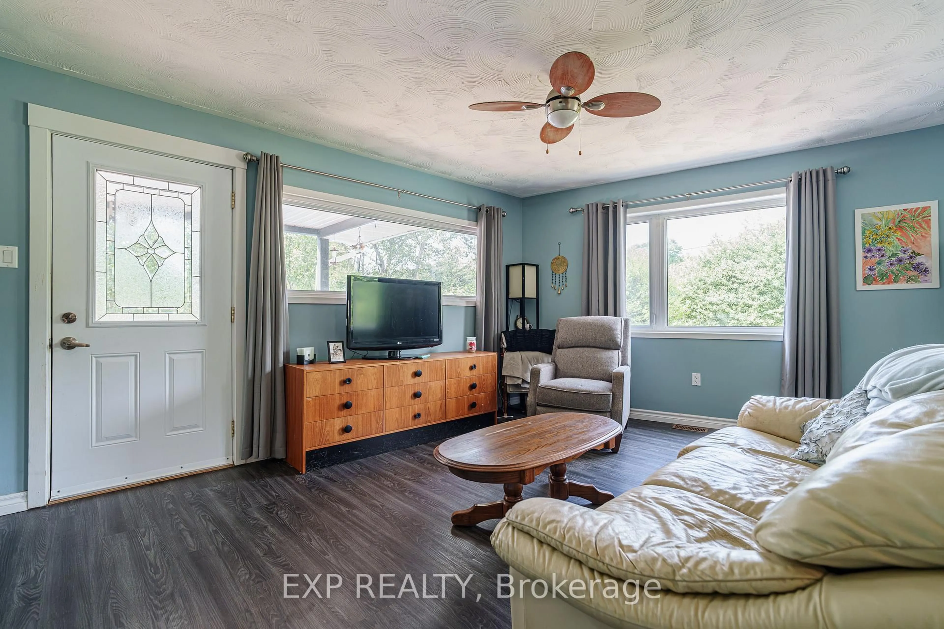 Living room with furniture, unknown for 8131 County Road 44 Rd, Edwardsburgh/Cardinal Ontario K0E 1X0