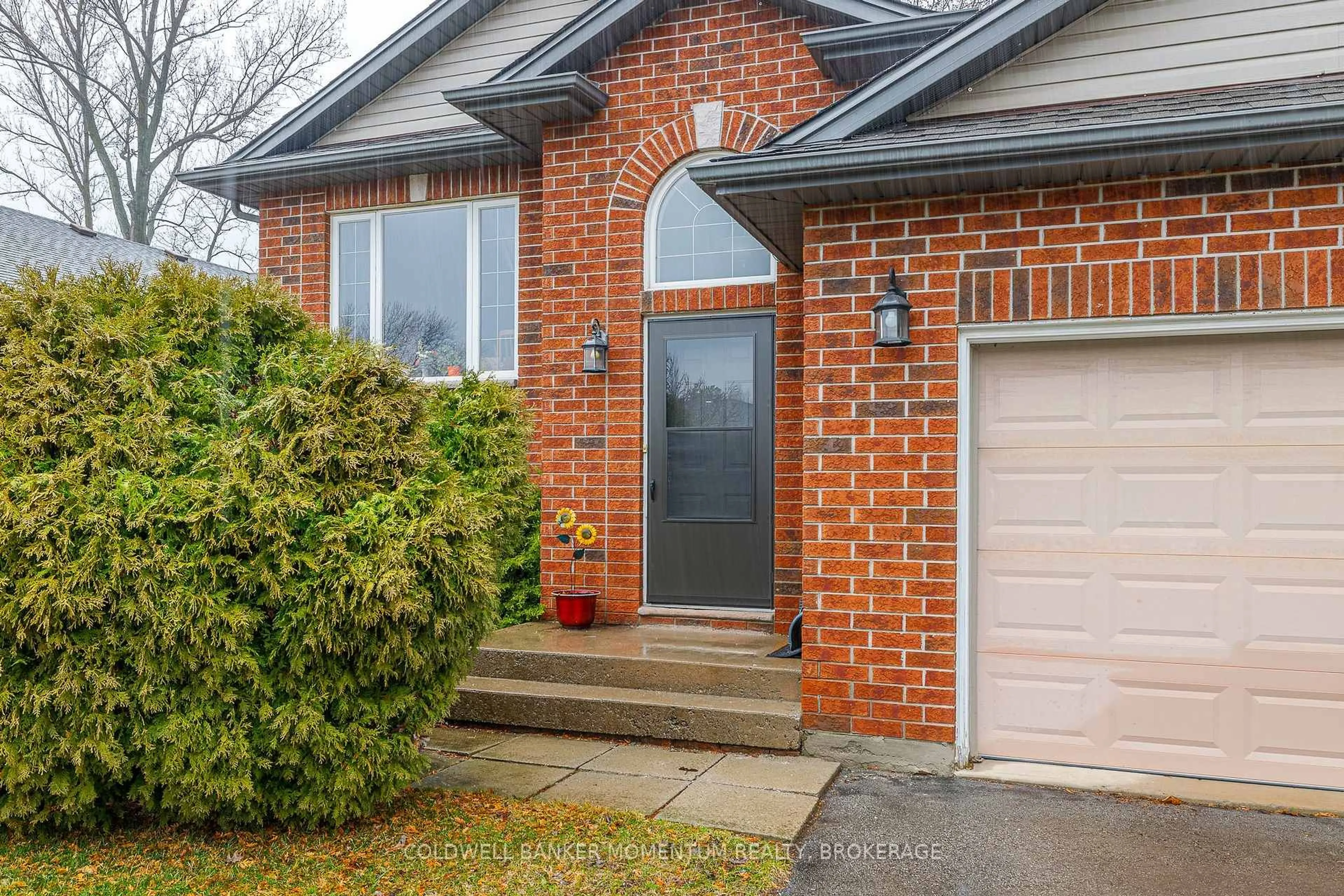 Home with brick exterior material, street for 47 Thorold Ave, Thorold Ontario L0S 1K0