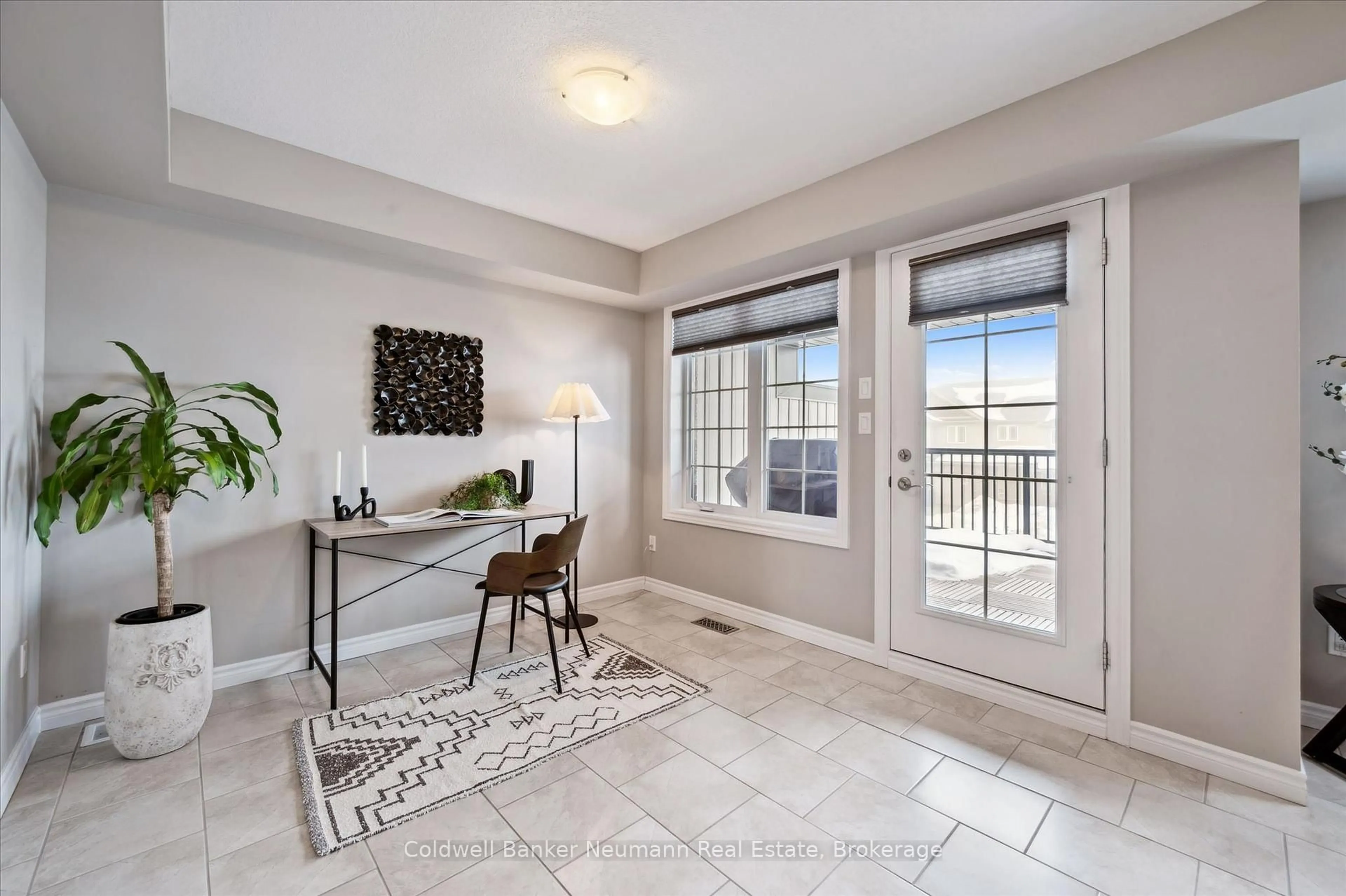 Indoor entryway for 51 Jeffrey Dr, Guelph Ontario N1E 0M4