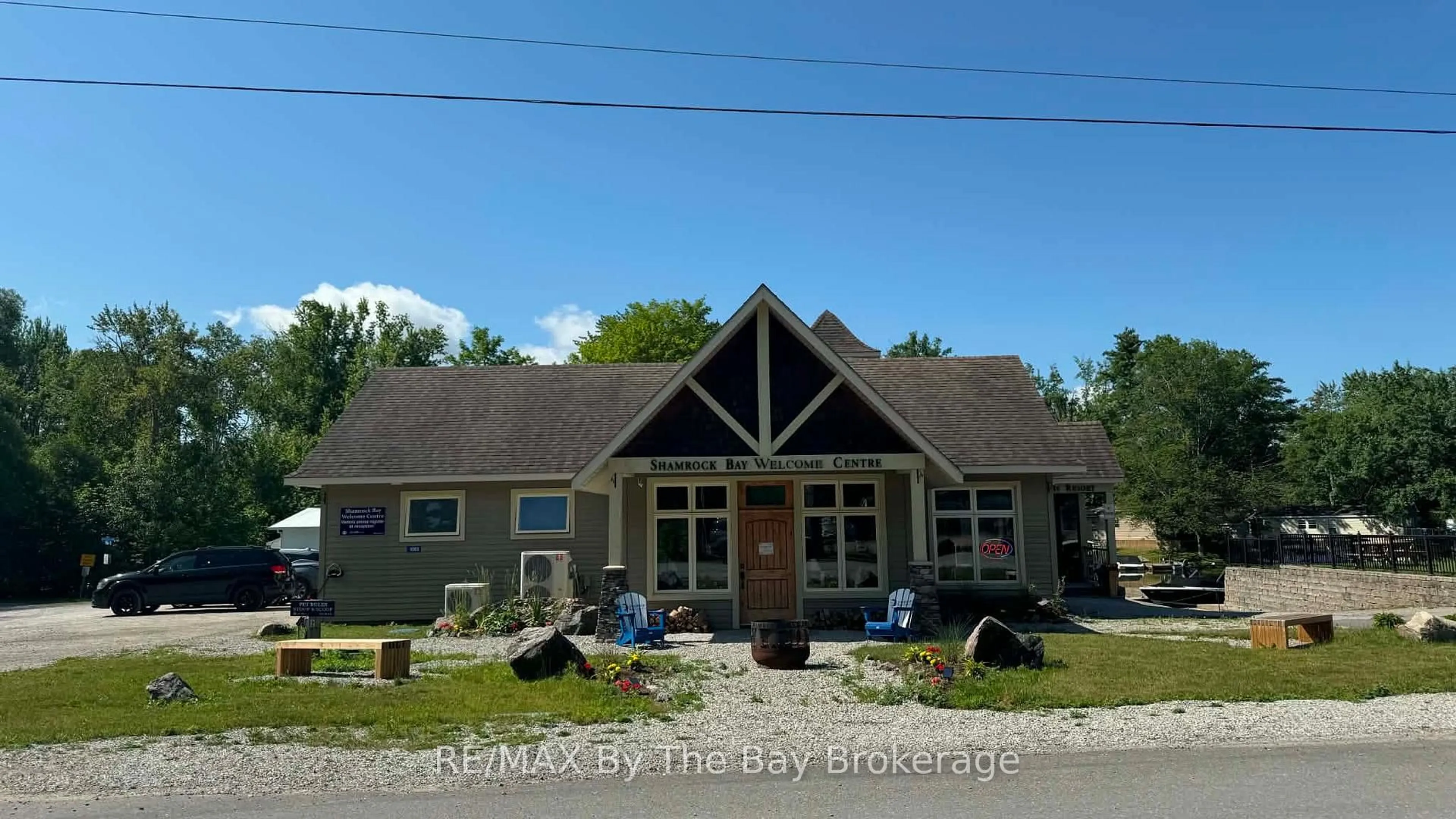 A pic from outside/outdoor area/front of a property/back of a property/a pic from drone, building for 1082 Shamrock Marina Rd #210, Gravenhurst Ontario P0E 1N0