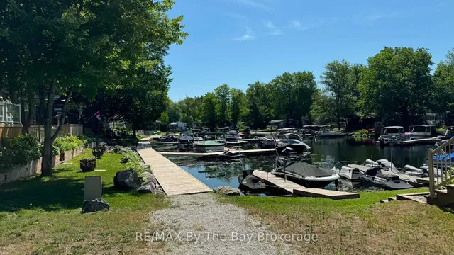 1082 Shamrock Marina Rd #210, Gravenhurst 4