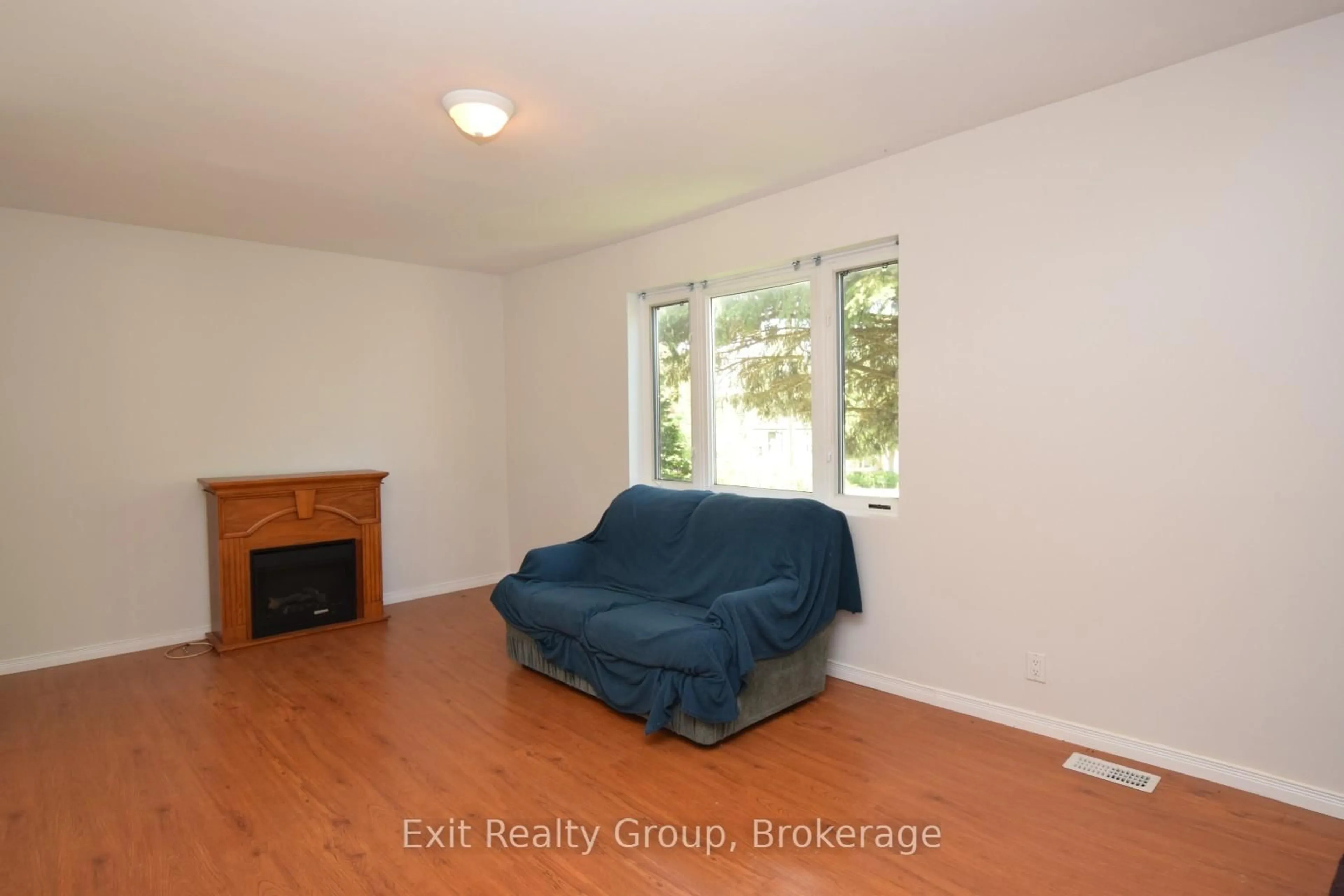 A pic of a room for 11 Flindall St, Quinte West Ontario K8V 3C9