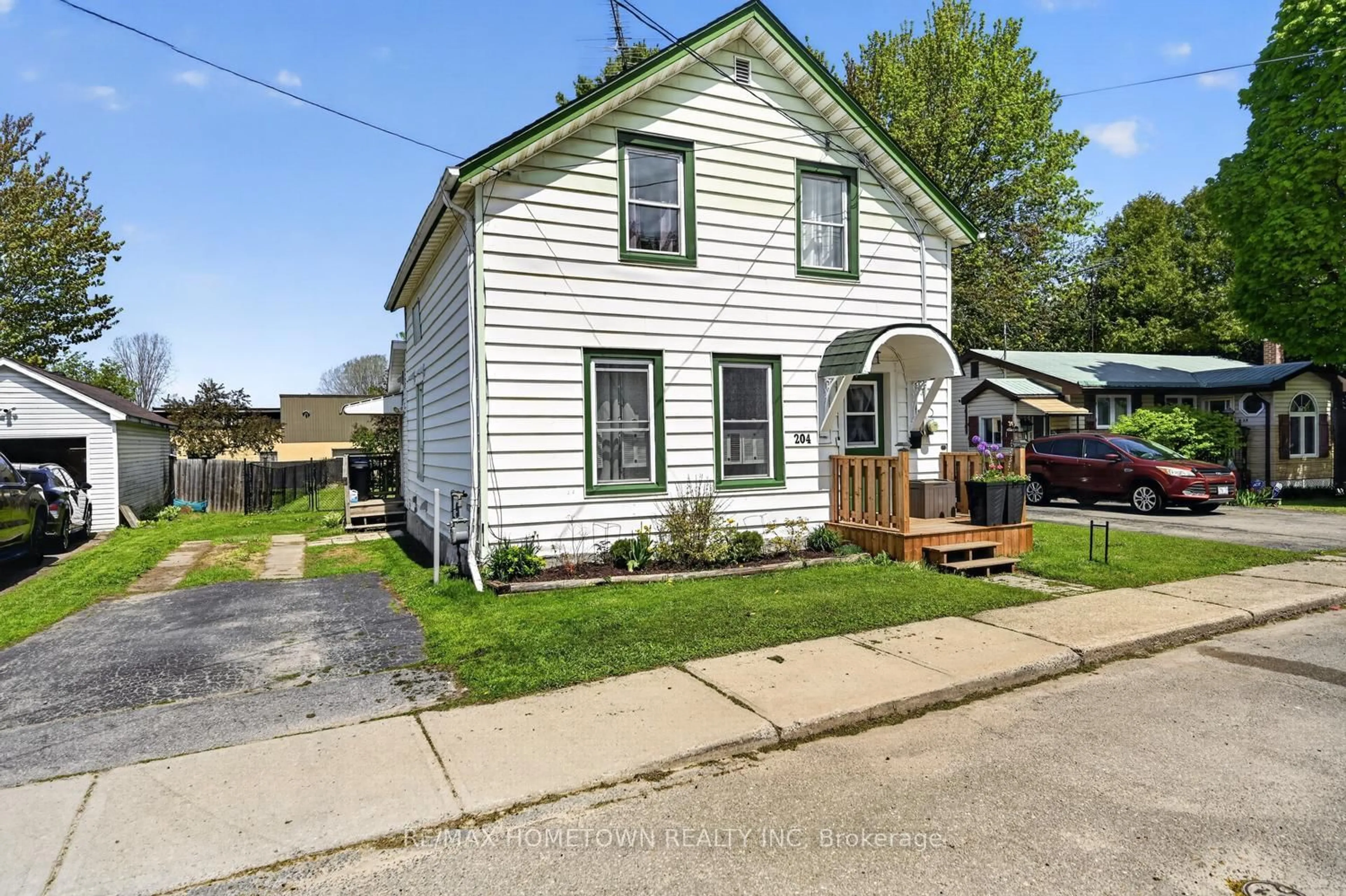 Home with vinyl exterior material, street for 204 Wood St, Prescott Ontario K0E 1T0