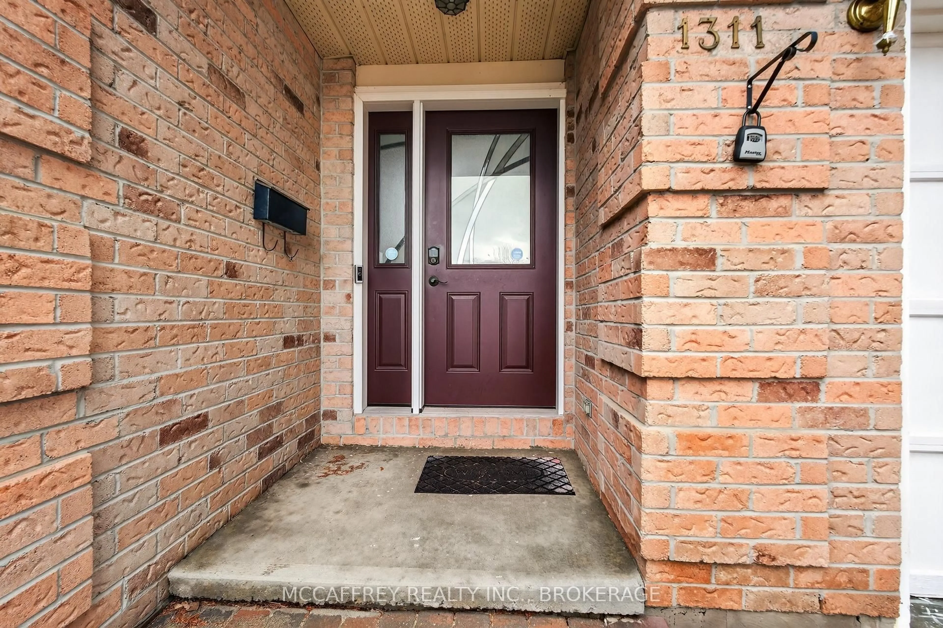 Indoor entryway for 1311 CUTHBERTSON Ave, Brockville Ontario K6V 6Y2