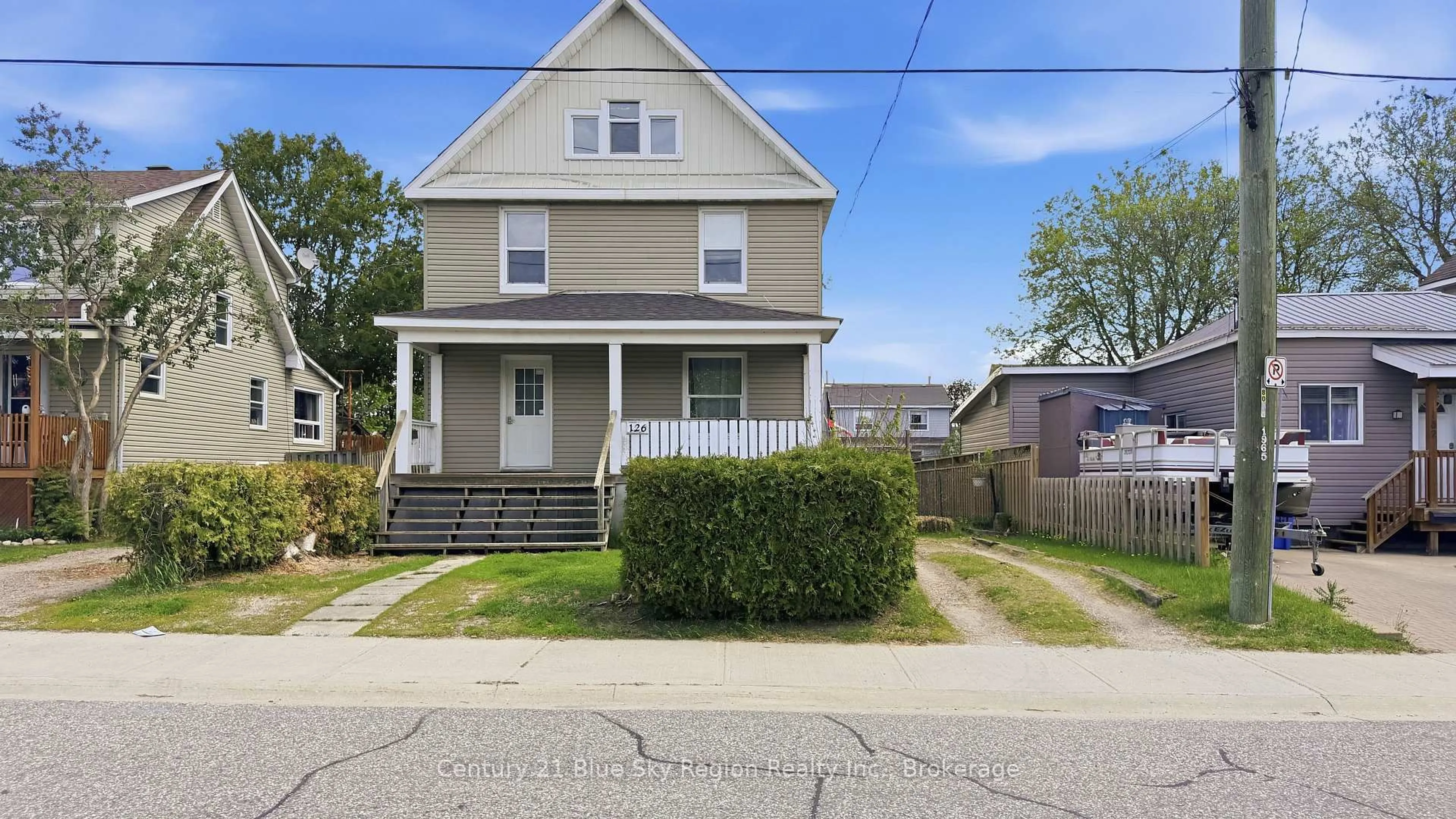 Home with vinyl exterior material, street for 126 Third Ave, North Bay Ontario P1B 1M5