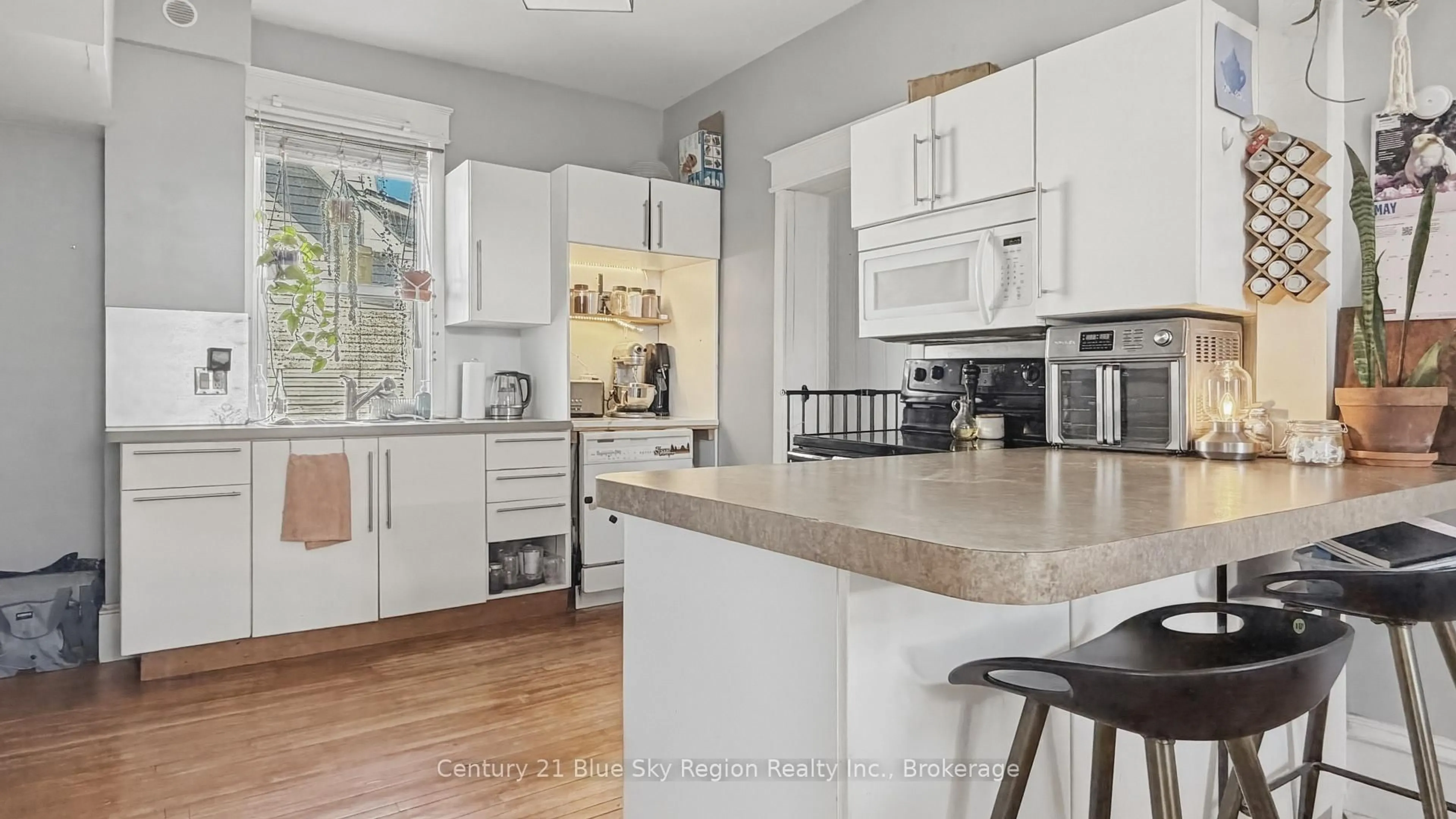 Open concept kitchen, unknown for 126 Third Ave, North Bay Ontario P1B 1M5