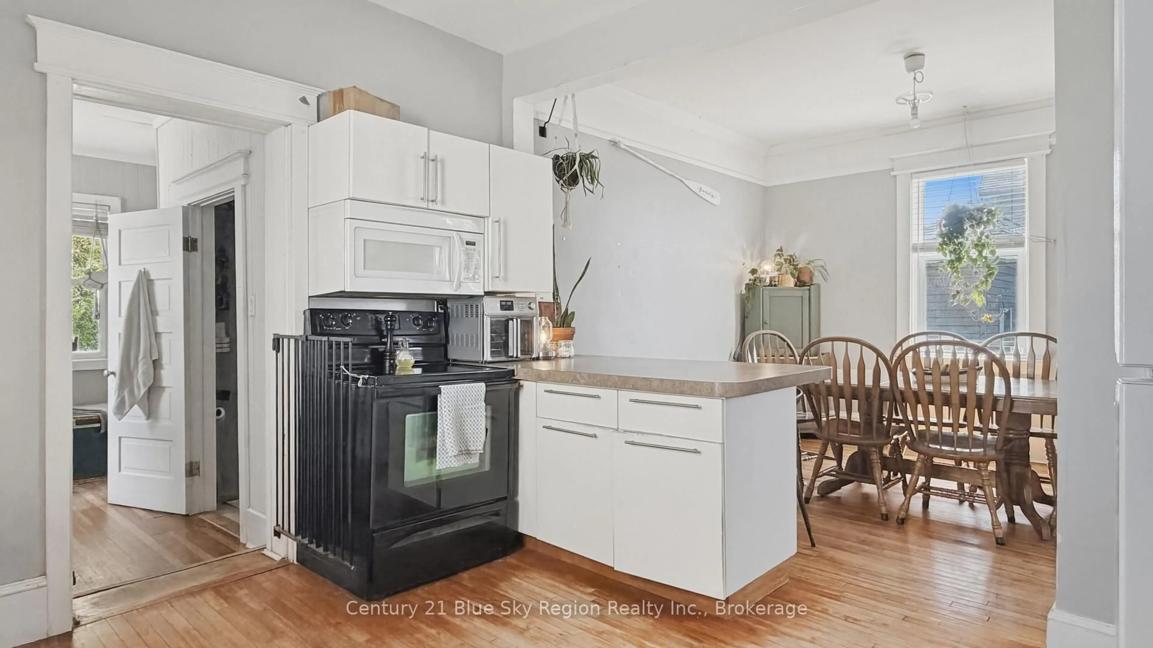 Open concept kitchen, unknown for 126 Third Ave, North Bay Ontario P1B 1M5