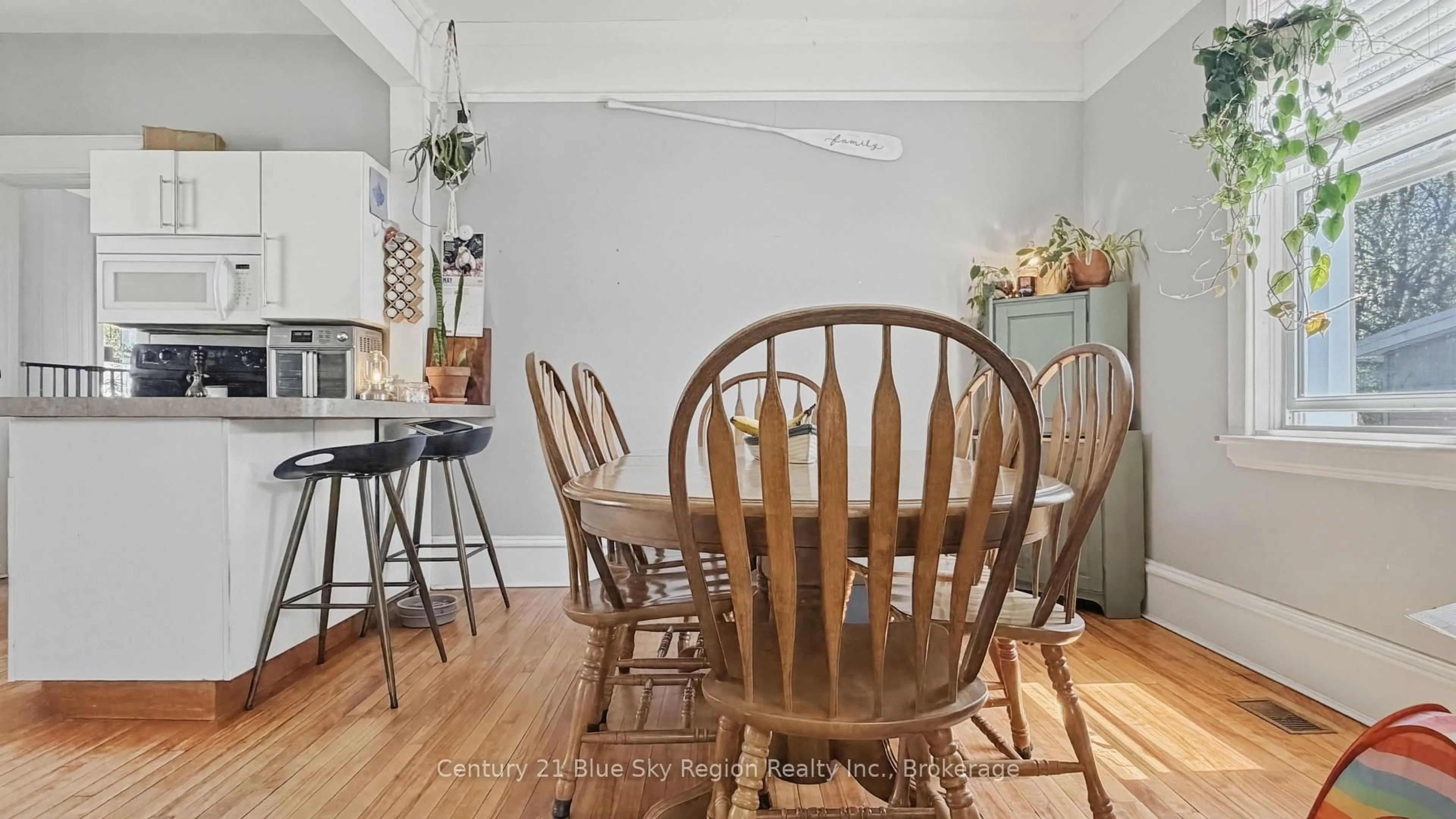 Dining room, wood/laminate floor for 126 Third Ave, North Bay Ontario P1B 1M5