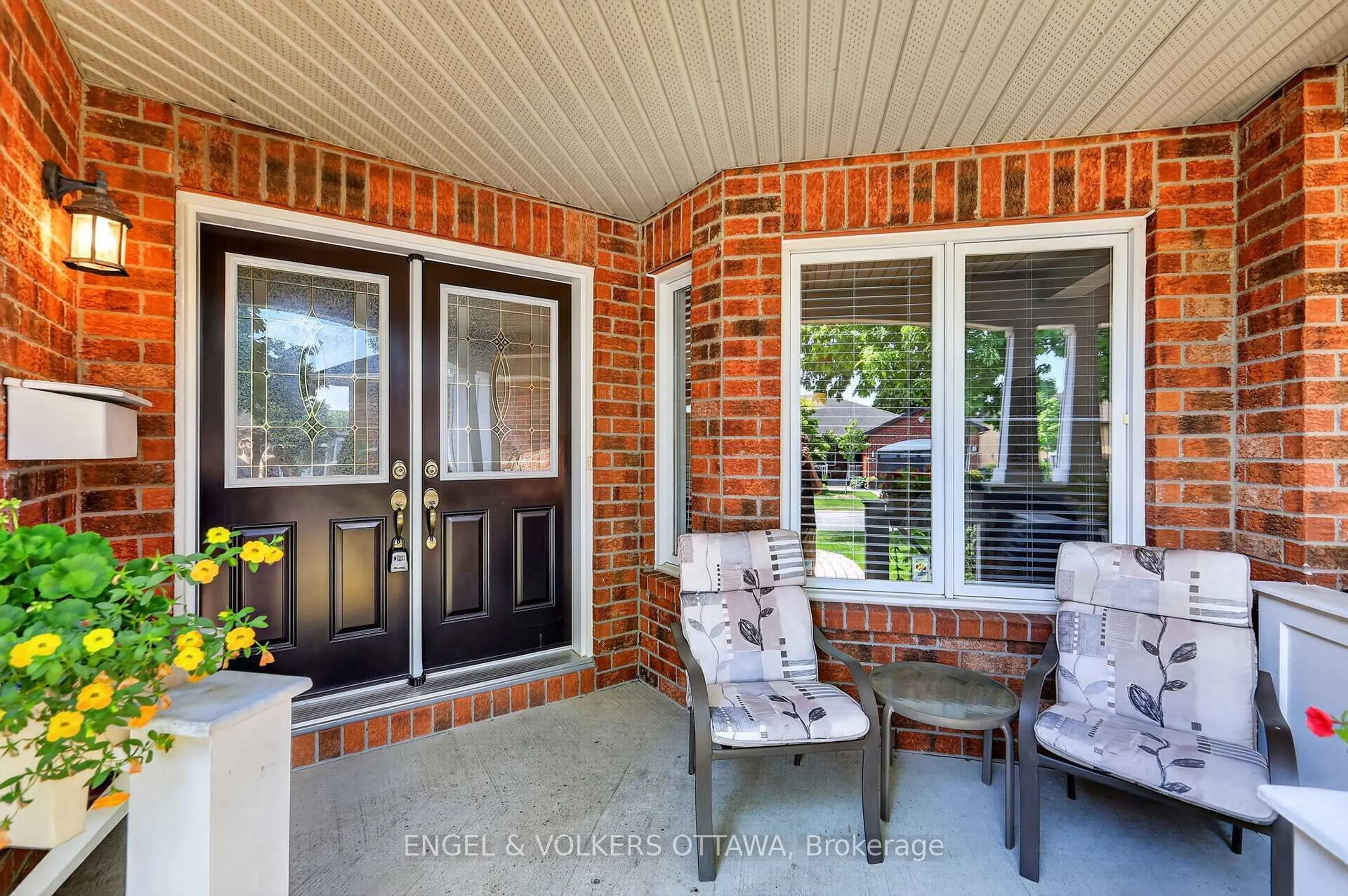 Home with brick exterior material, street for 10 Waterthrush Cres, Kanata Ontario K2M 2V2