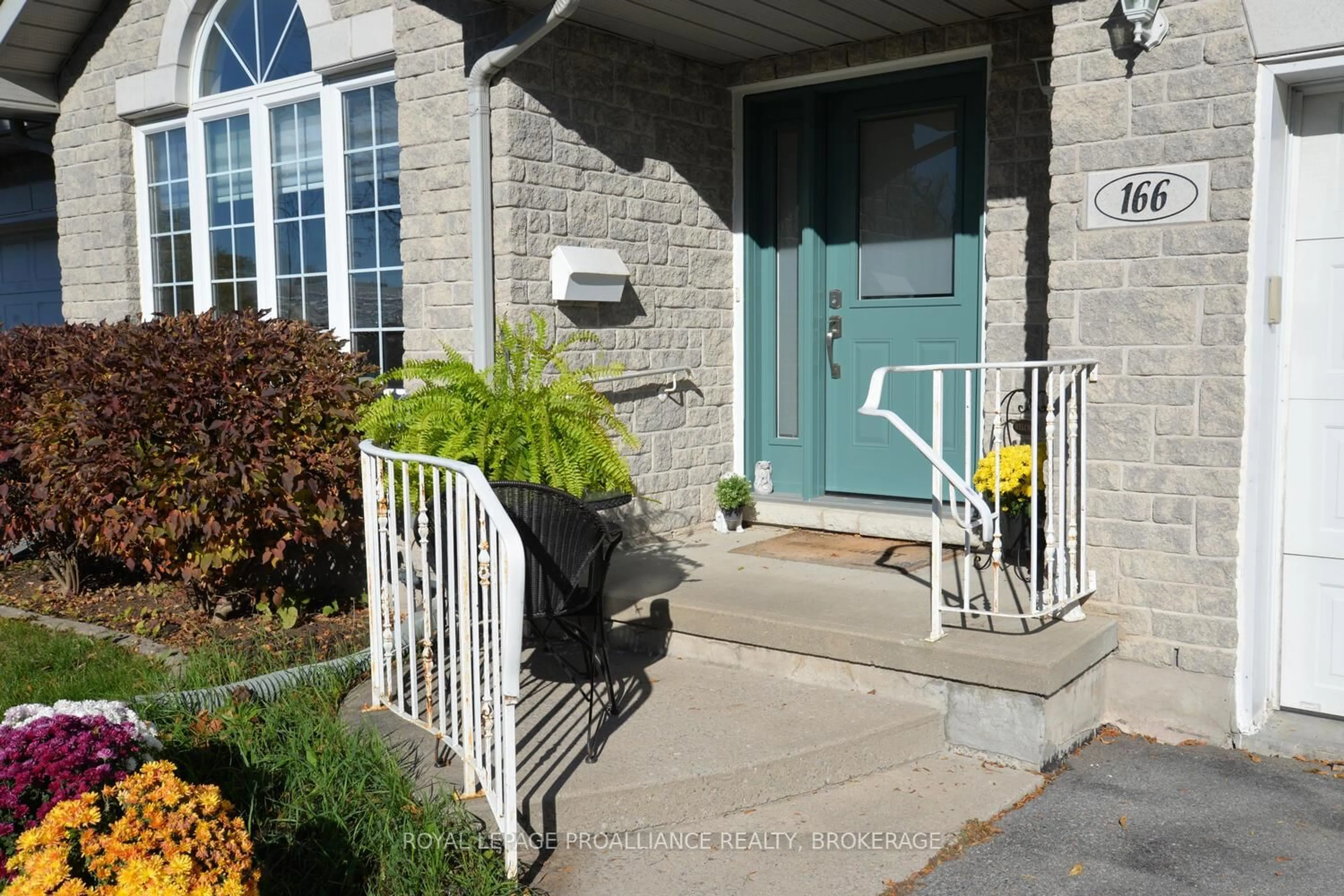 Indoor entryway for 166 Ellesmeer Ave, Kingston Ontario K7P 3H6