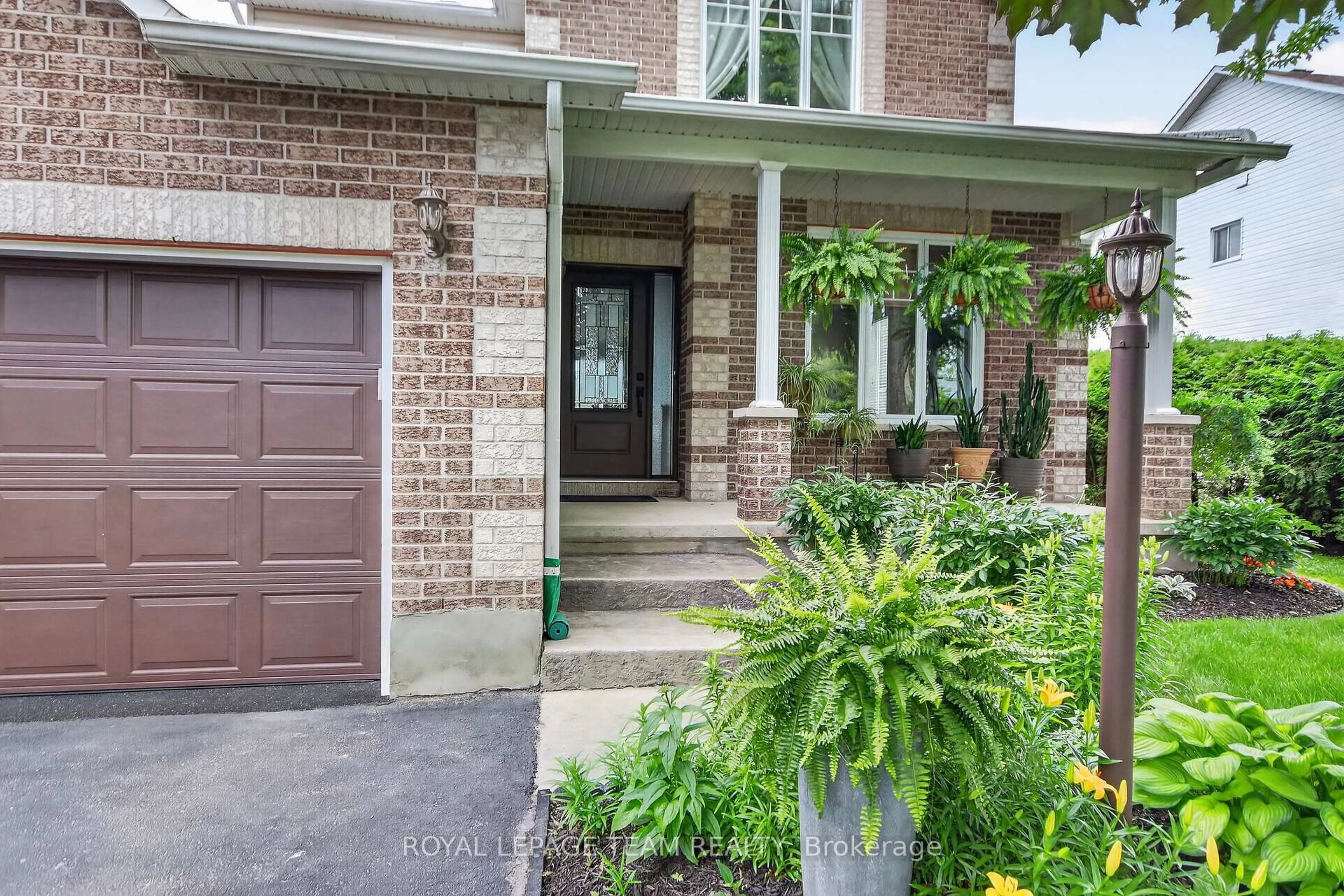 Home with brick exterior material, street for 6293 OTTAWA St, Richmond Ontario K0A 2Z0
