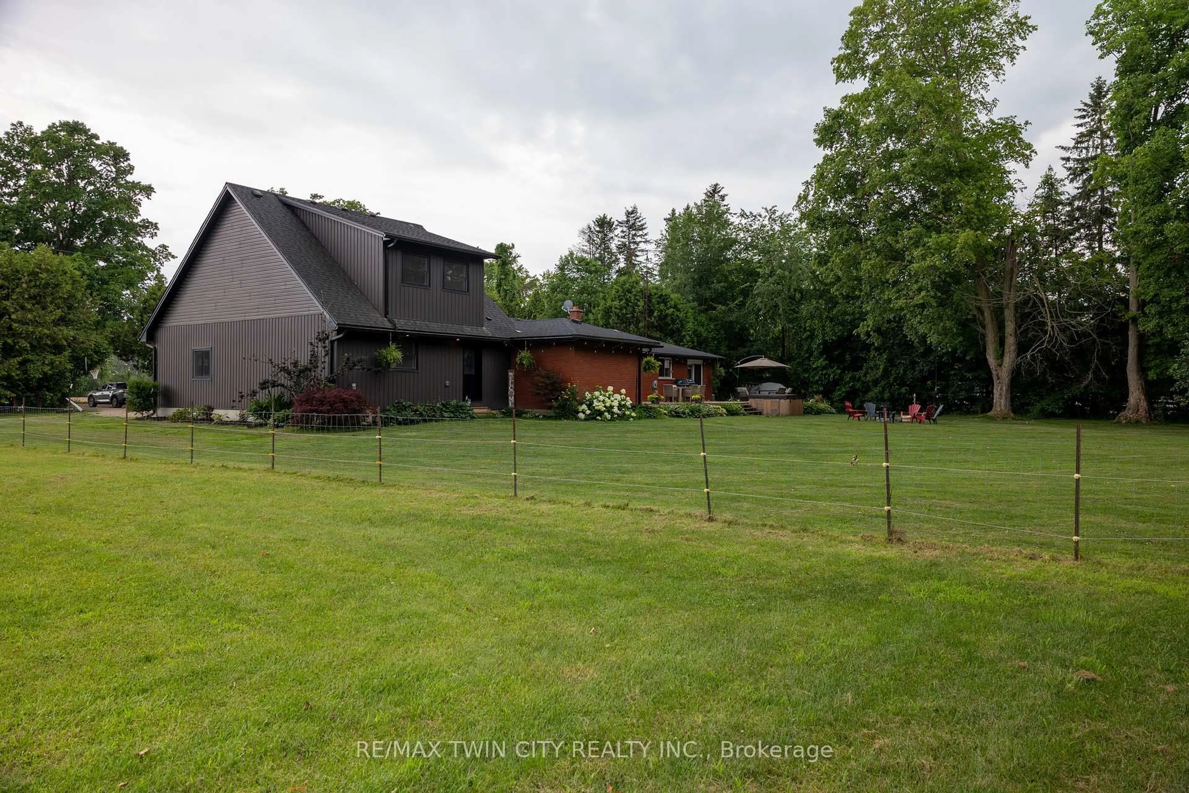 A pic from outside/outdoor area/front of a property/back of a property/a pic from drone, mountain view for 54 FIFTH CONCESSION Rd, Brant Ontario N0E 1A0