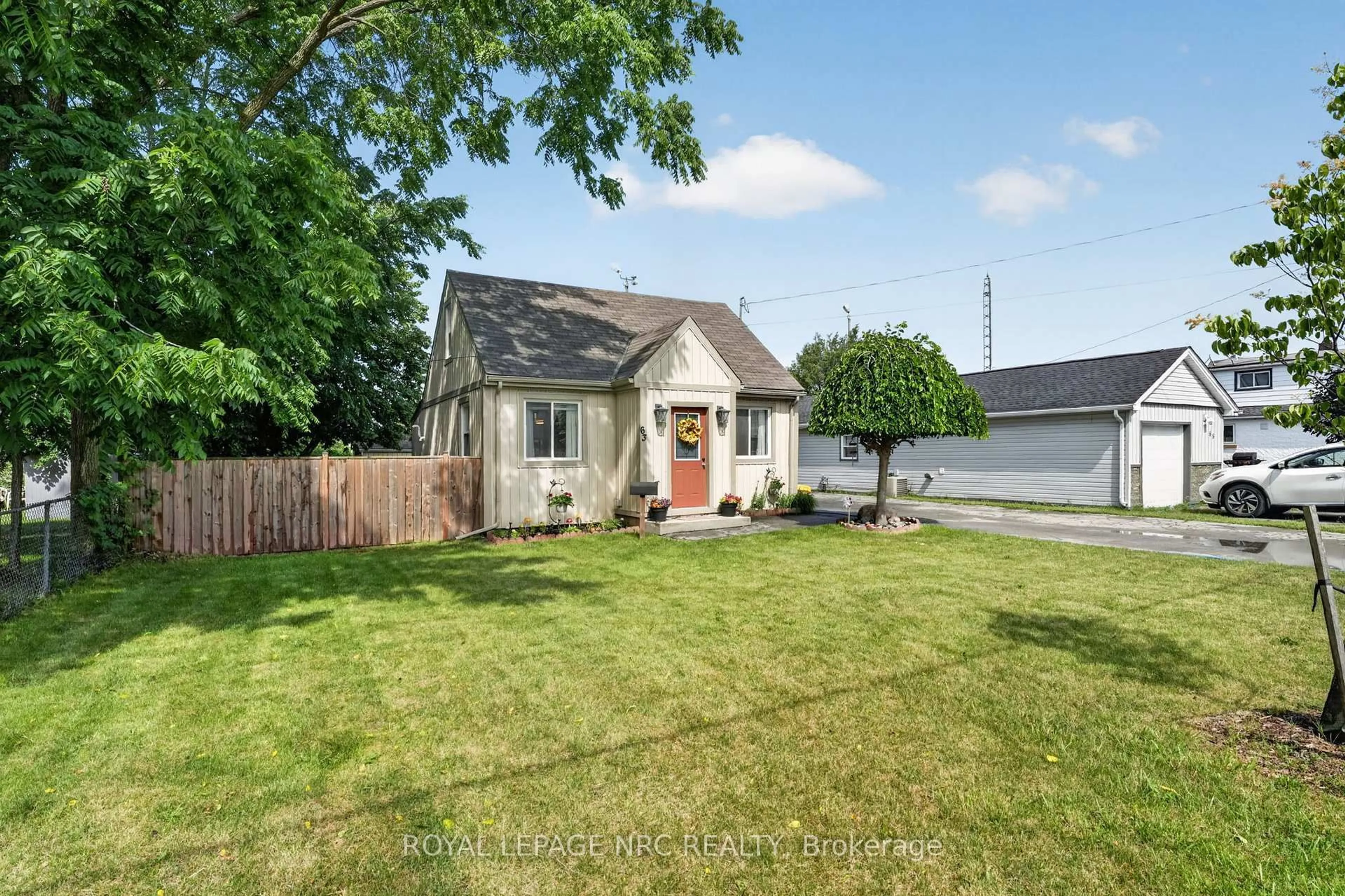 A pic from outside/outdoor area/front of a property/back of a property/a pic from drone, street for 63 OAKWOOD St, Port Colborne Ontario L3K 5G1