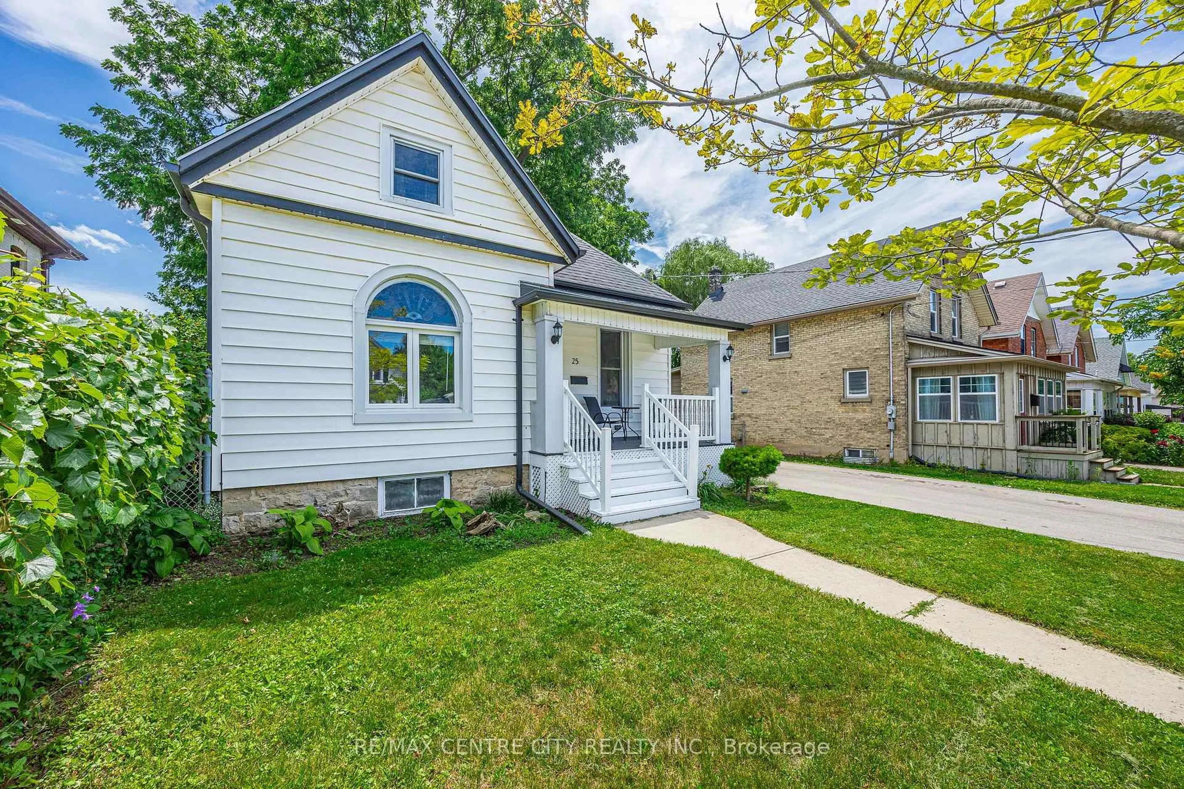 Home with brick exterior material, street for 25 Erie St, St. Thomas Ontario N5R 2M4