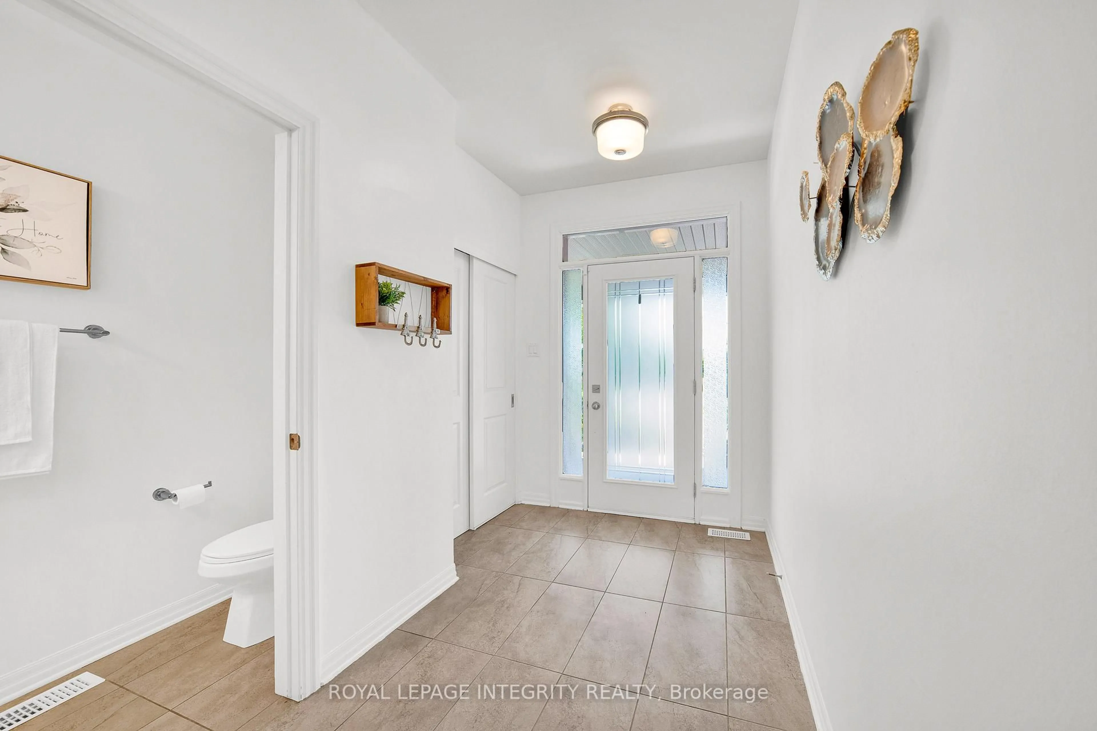 Indoor entryway for 114 Hawkeswood Dr, Ottawa Ontario K4M 0C1