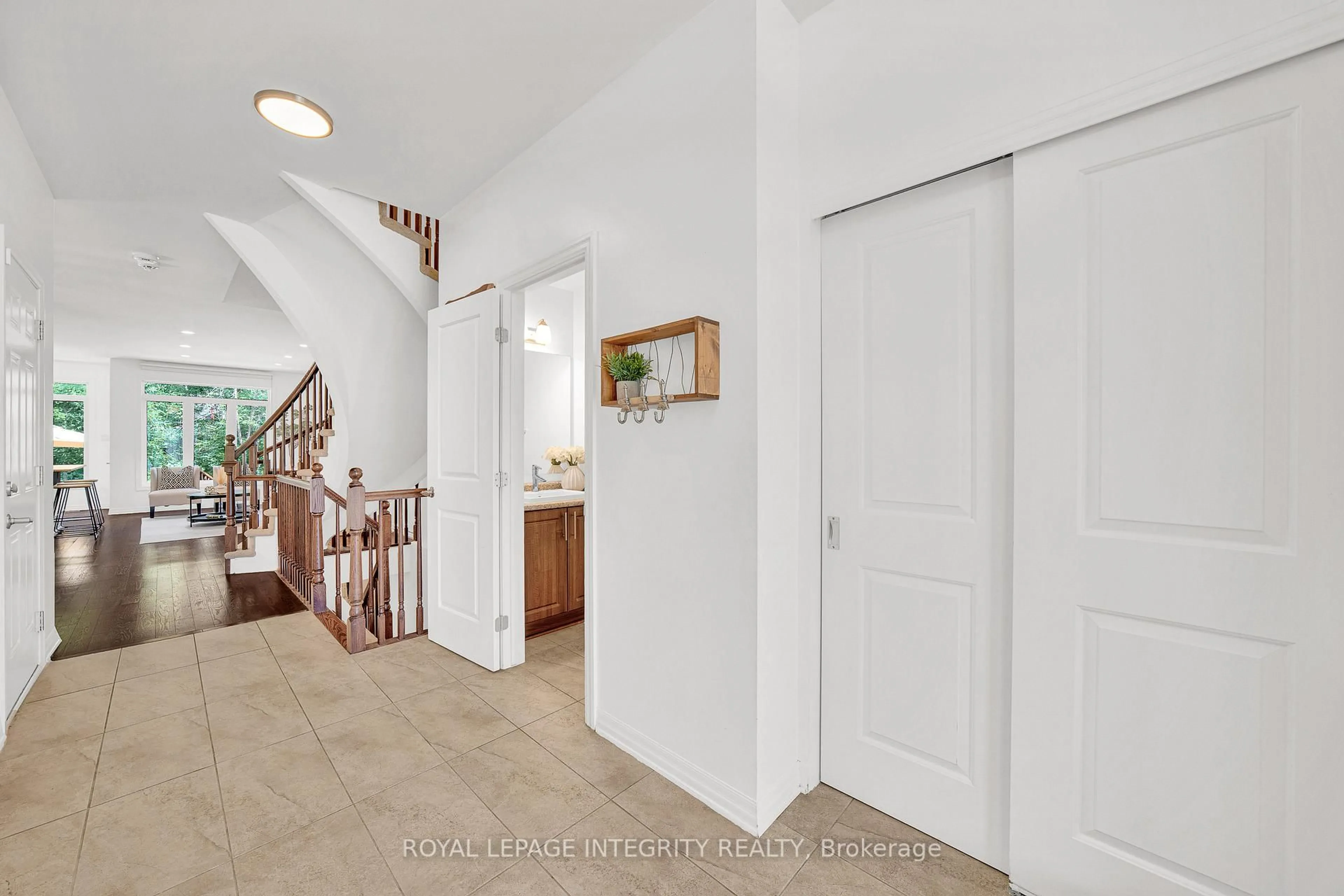 Indoor entryway for 114 Hawkeswood Dr, Ottawa Ontario K4M 0C1