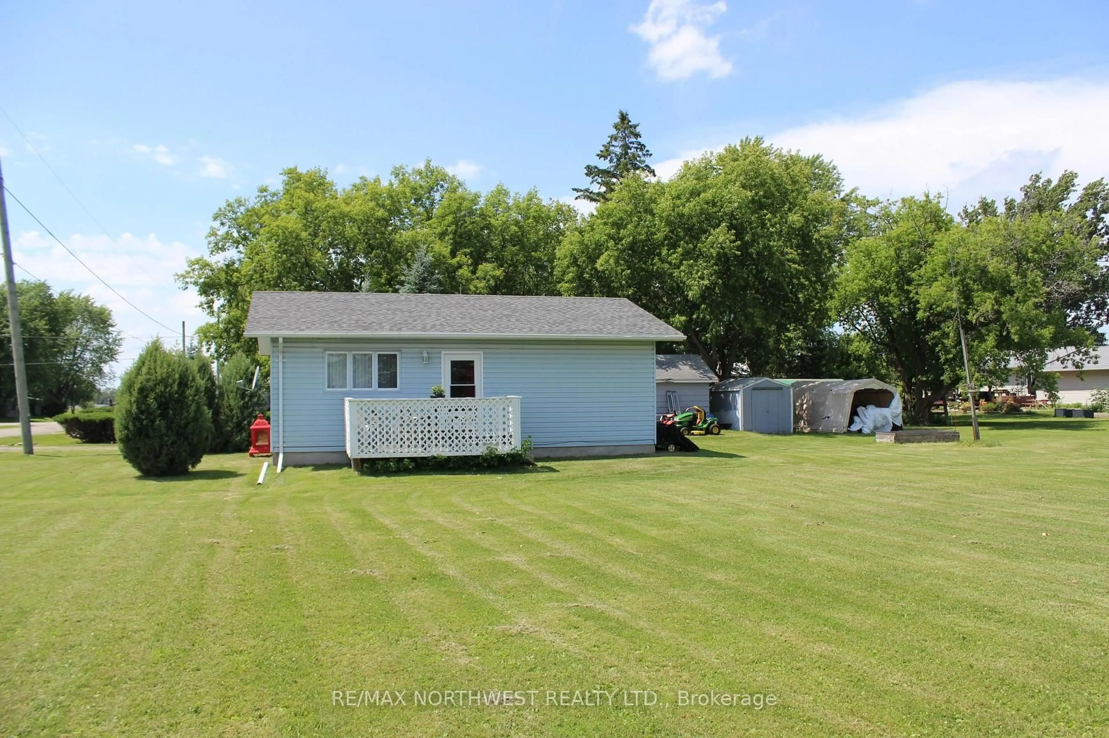 A pic from outside/outdoor area/front of a property/back of a property/a pic from drone, unknown for 705-707 LORENA STREET, Rainy River Ontario P0W 1L0