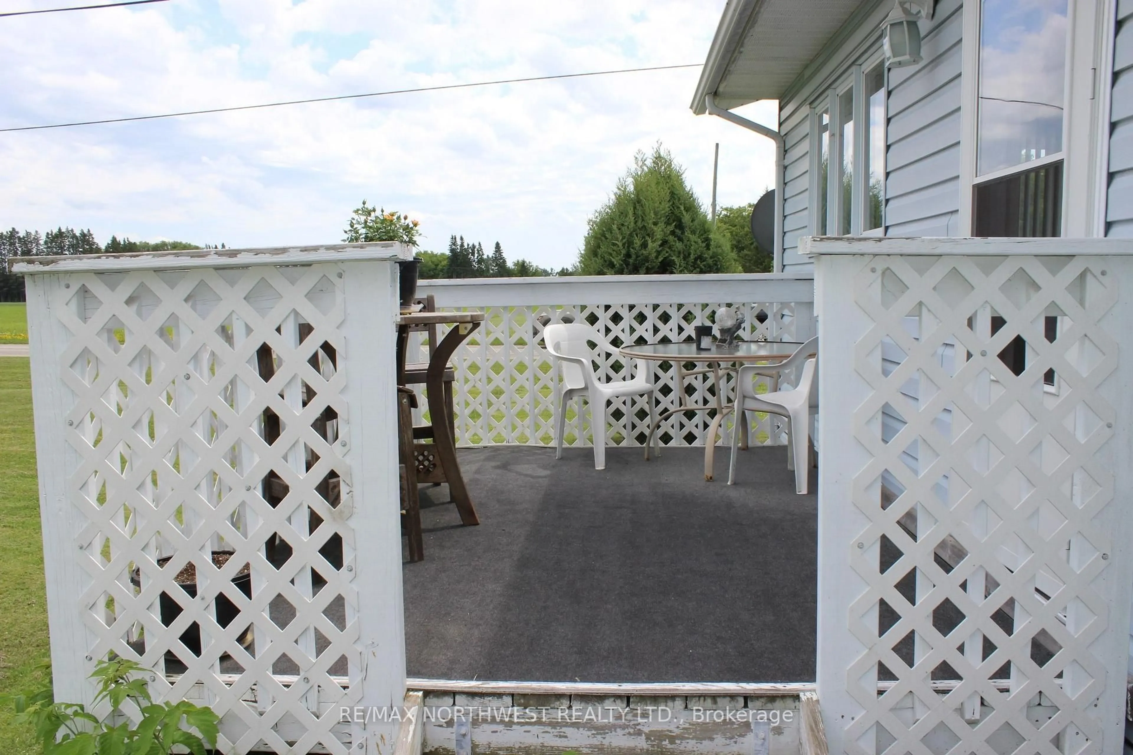Patio, unknown for 705-707 LORENA STREET, Rainy River Ontario P0W 1L0