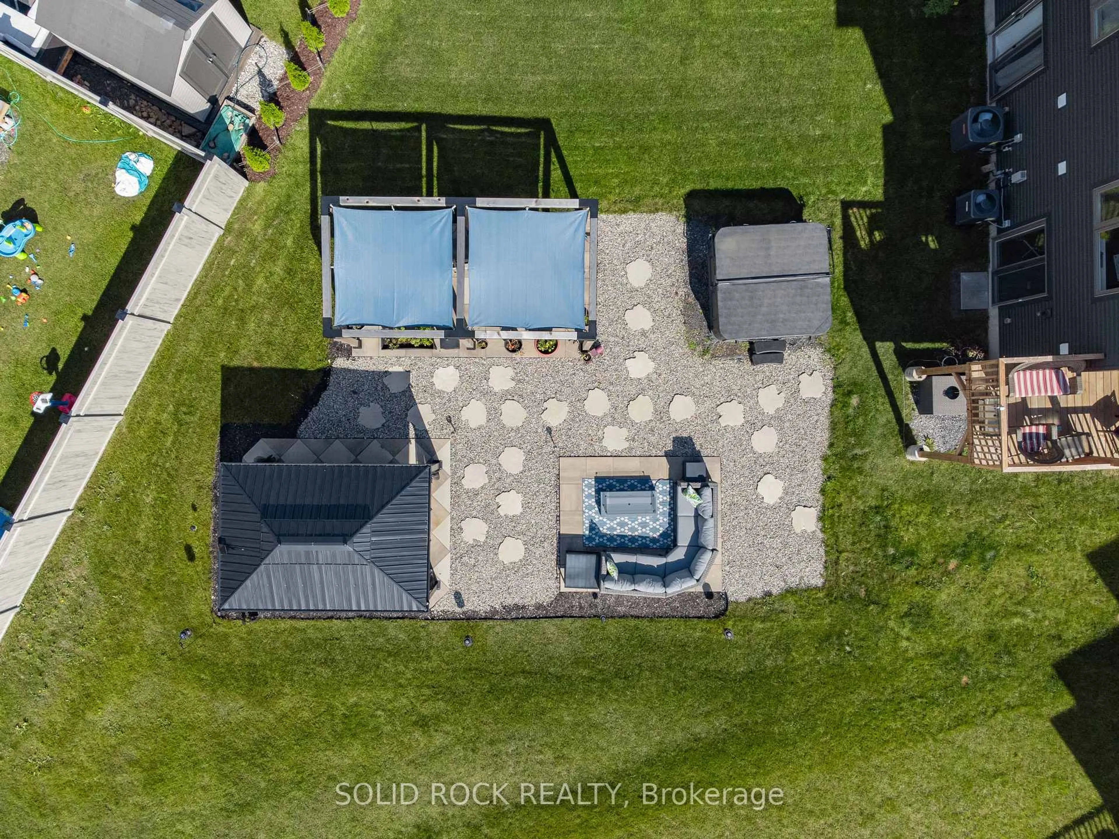 A pic from outside/outdoor area/front of a property/back of a property/a pic from drone, water/lake/river/ocean view for 335 Grackle St, Ottawa Ontario K1X 0G6