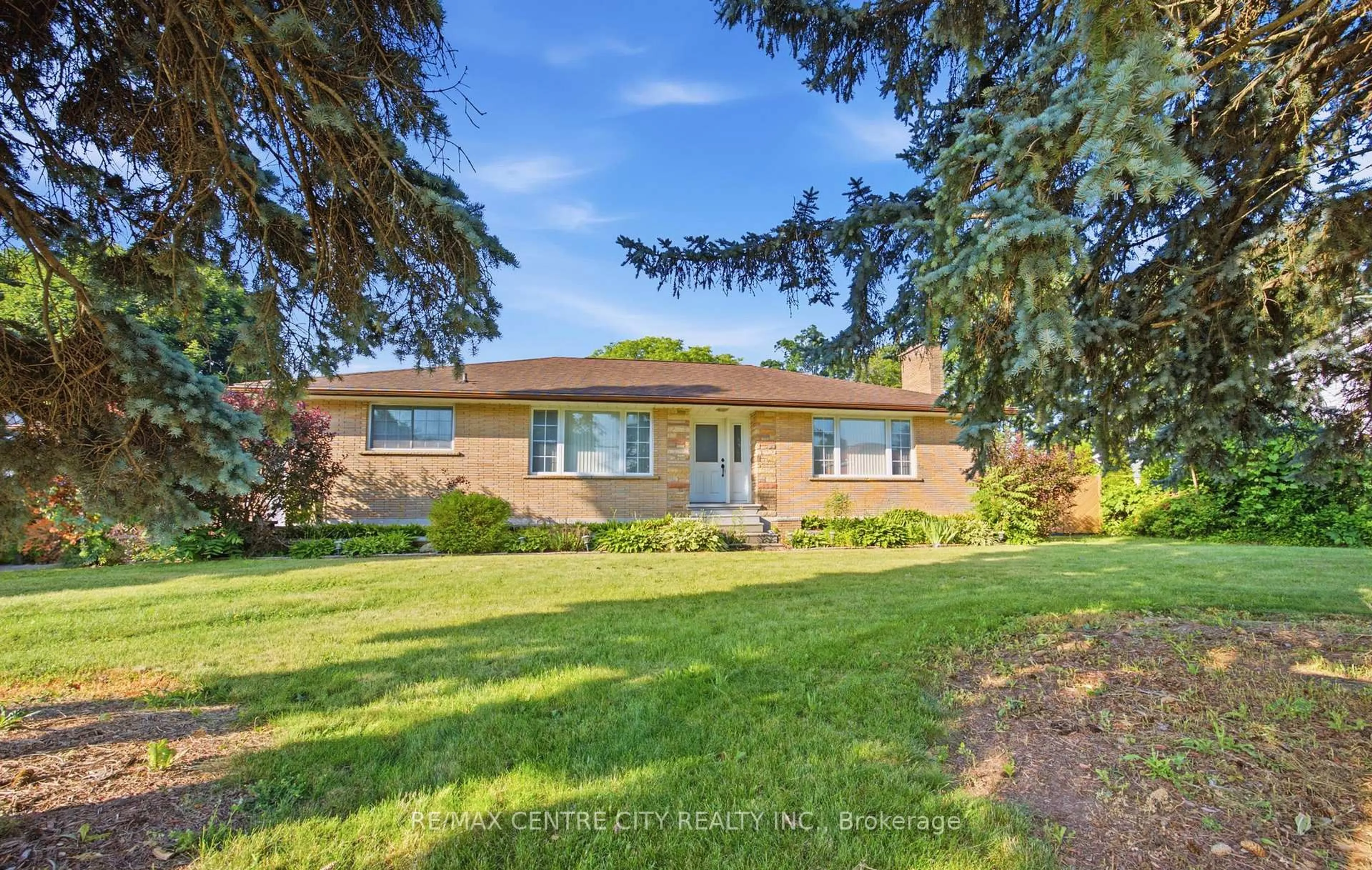 Unknown for 303 Simcoe St, Tillsonburg Ontario N4G 2J5