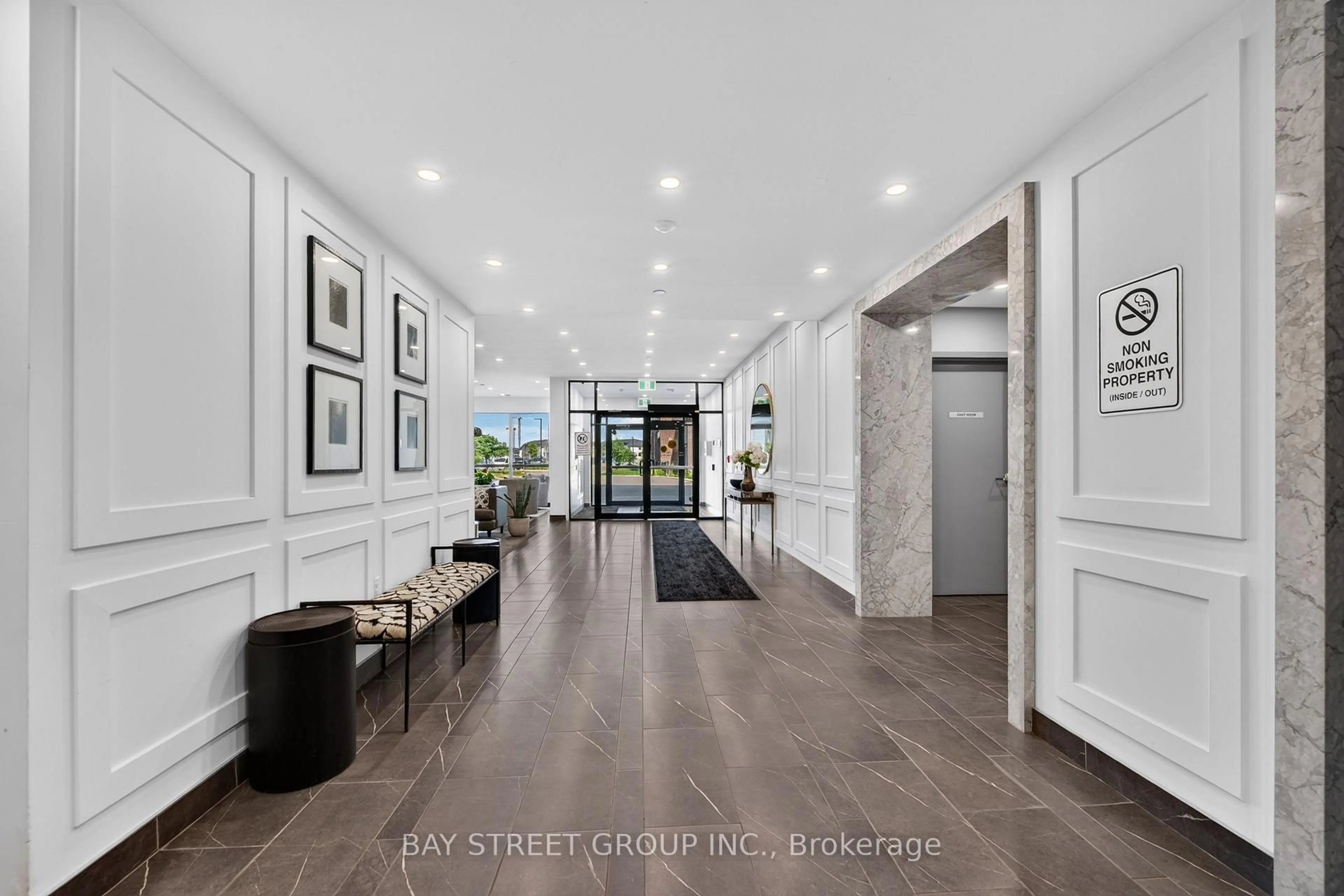 Indoor entryway for 460 Callaway Rd #211, London North Ontario N6G 0Z2