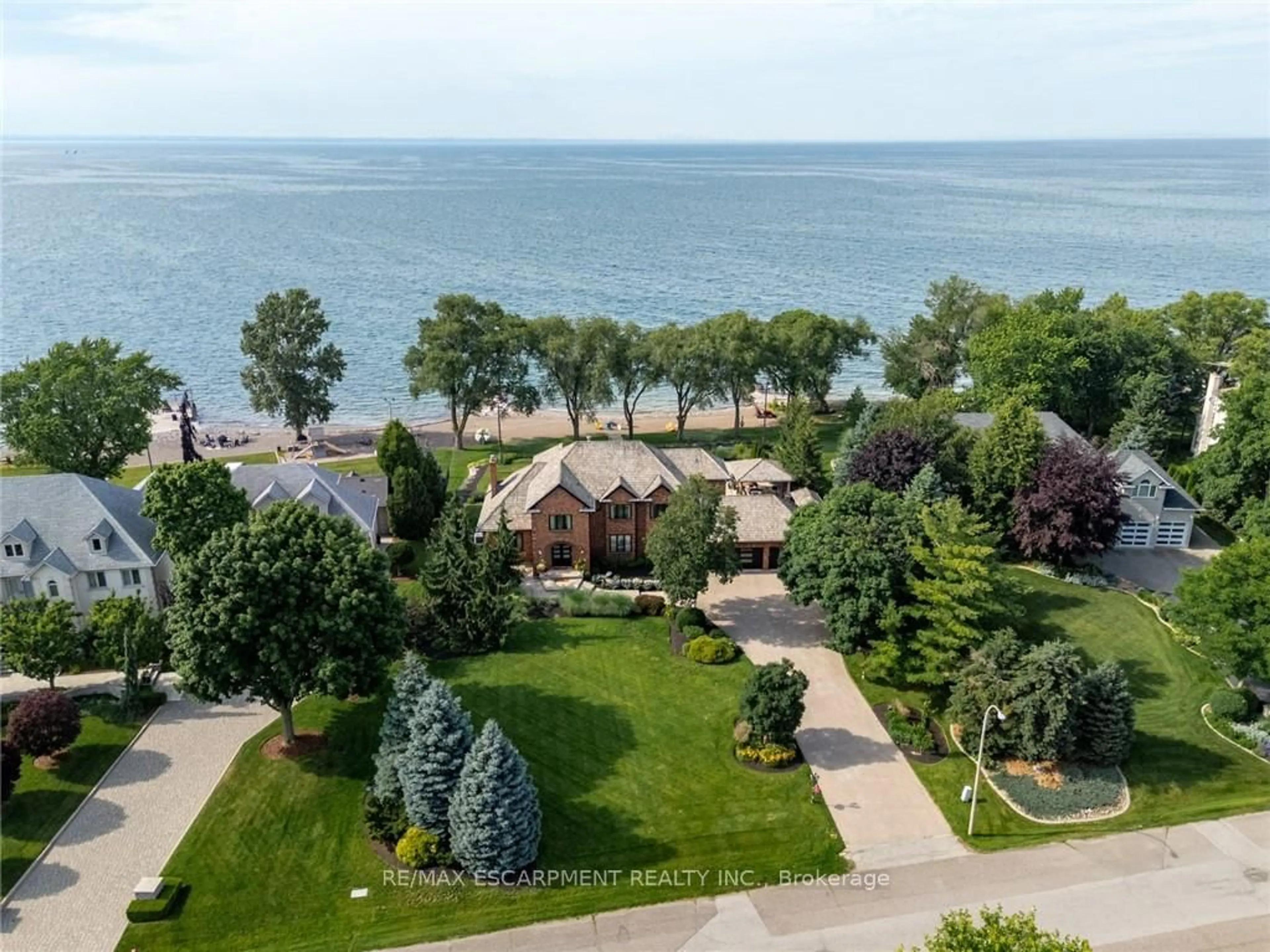 A pic from outside/outdoor area/front of a property/back of a property/a pic from drone, water/lake/river/ocean view for 17 Lochside Dr, Hamilton Ontario L8E 5T6