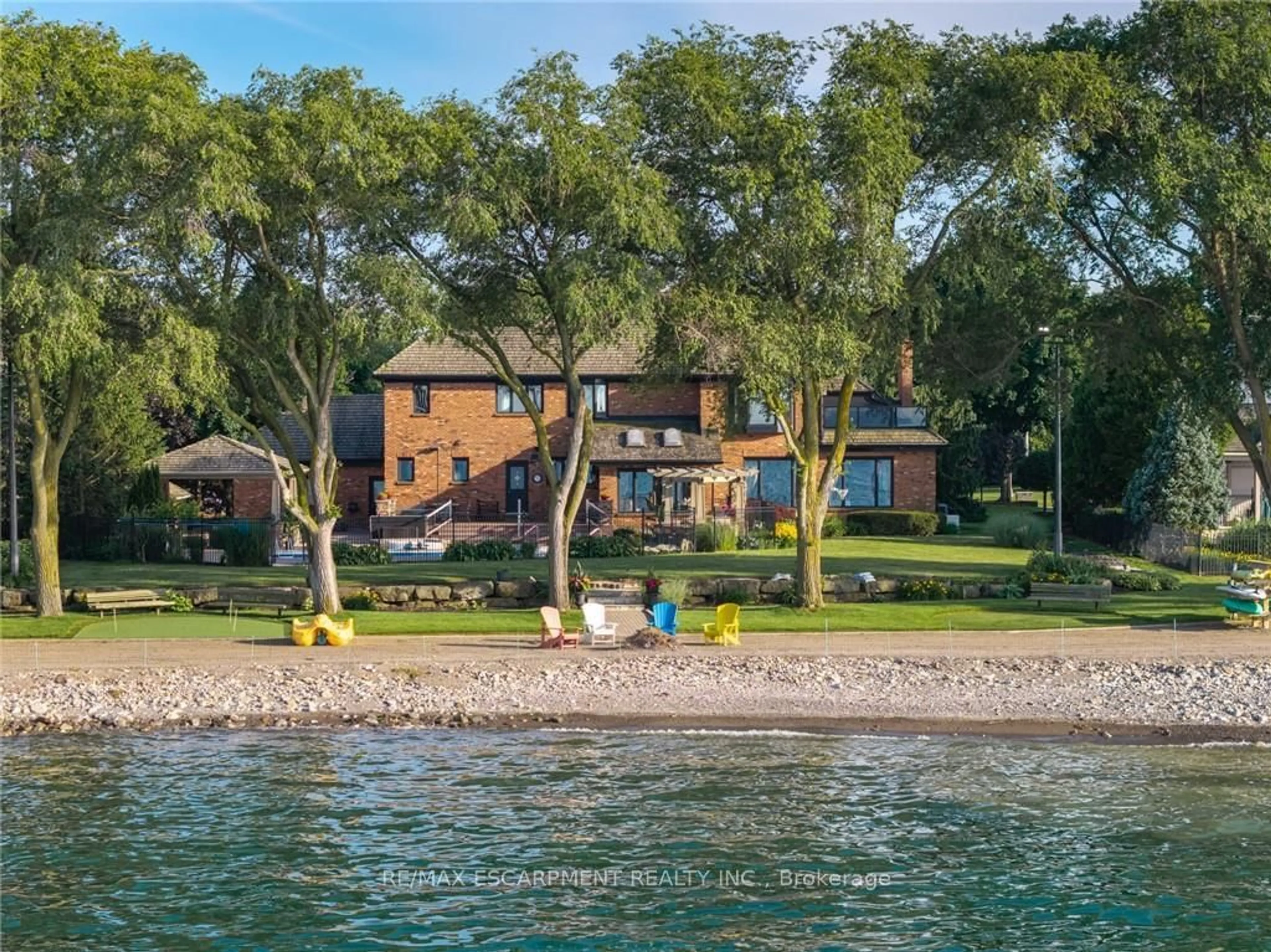 A pic from outside/outdoor area/front of a property/back of a property/a pic from drone, water/lake/river/ocean view for 17 Lochside Dr, Hamilton Ontario L8E 5T6