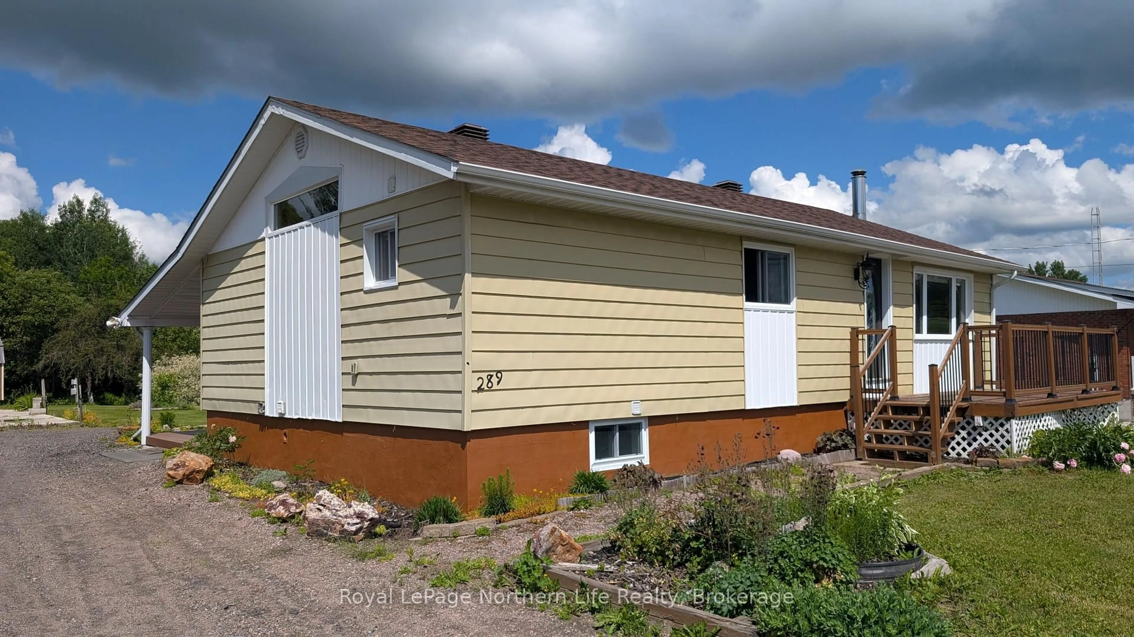 Home with vinyl exterior material, building for 289 Dovercourt Rd, West Nipissing Ontario P2B 3J2