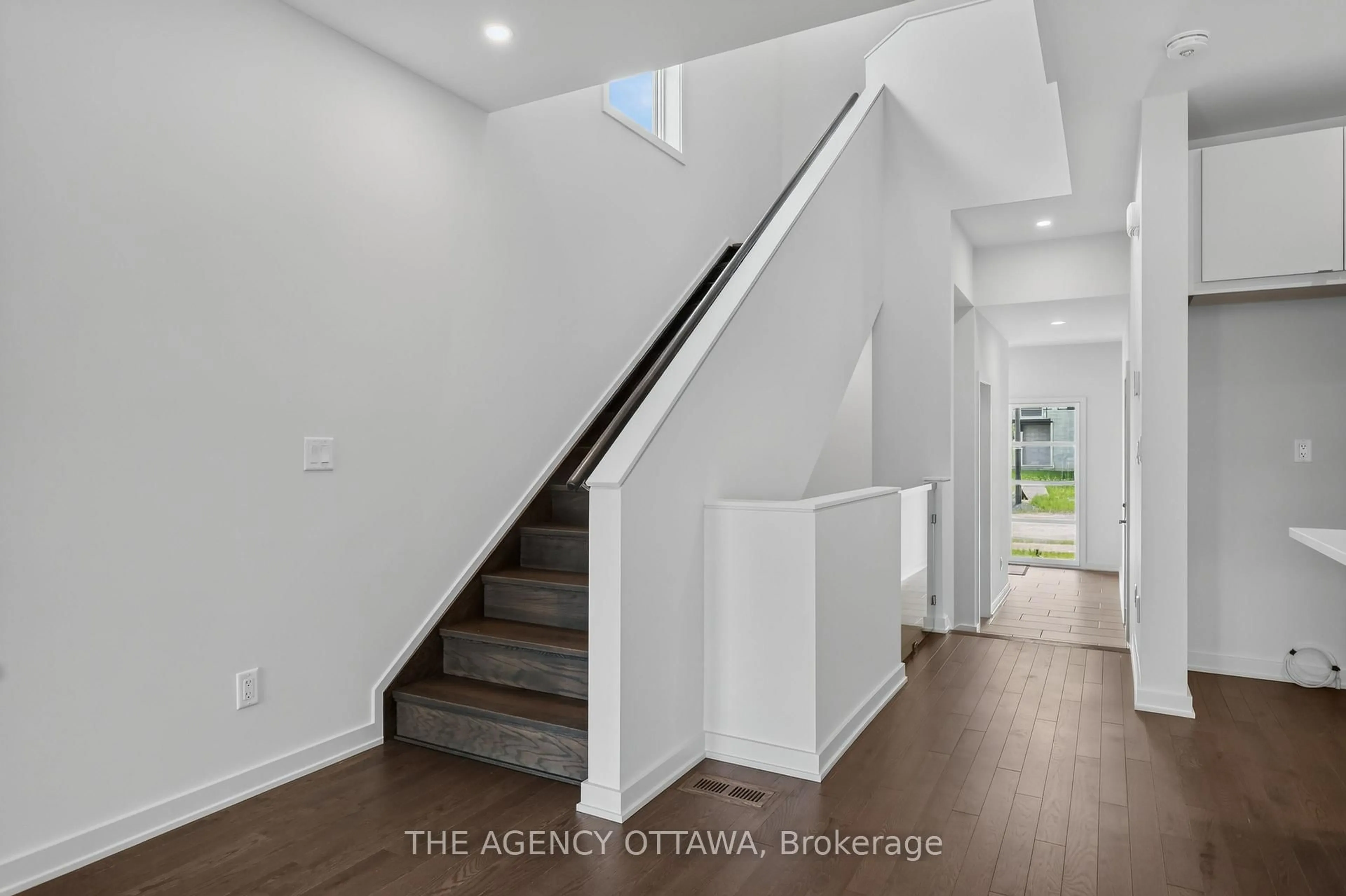 Unknown for 382 Walden Dr, Ottawa Ontario K2K 0M9