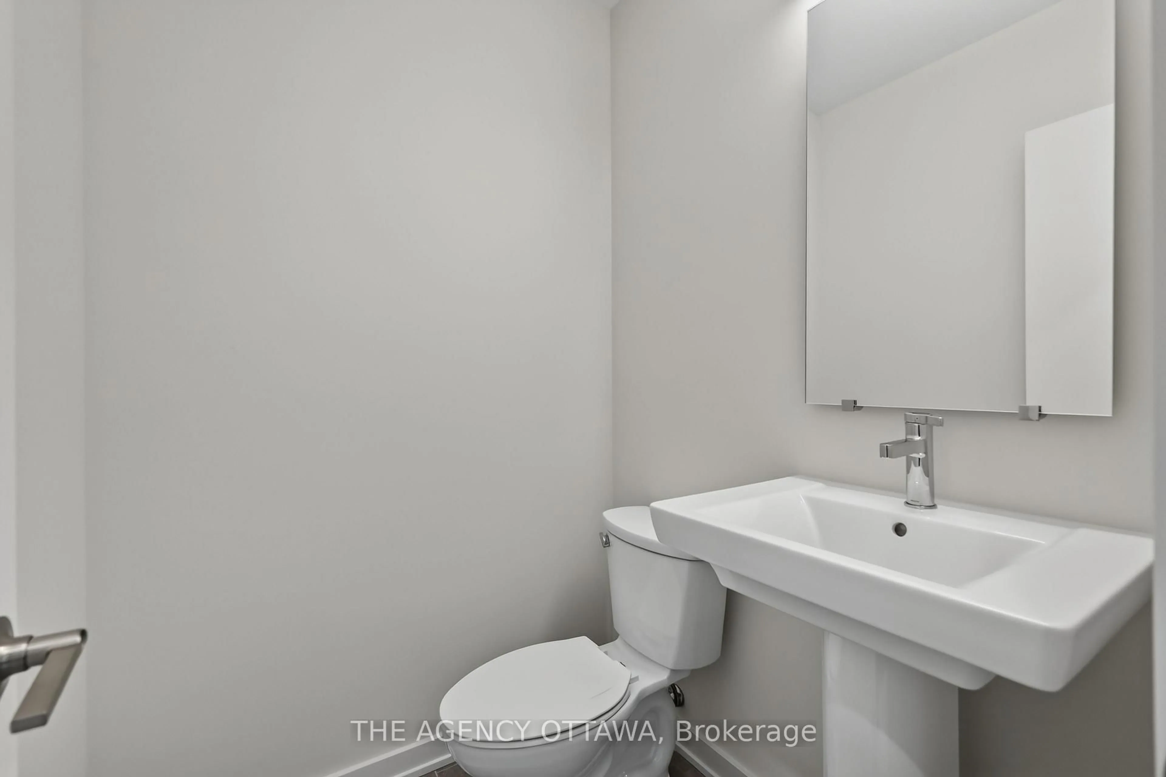 Standard bathroom, unknown for 382 Walden Dr, Ottawa Ontario K2K 0M9