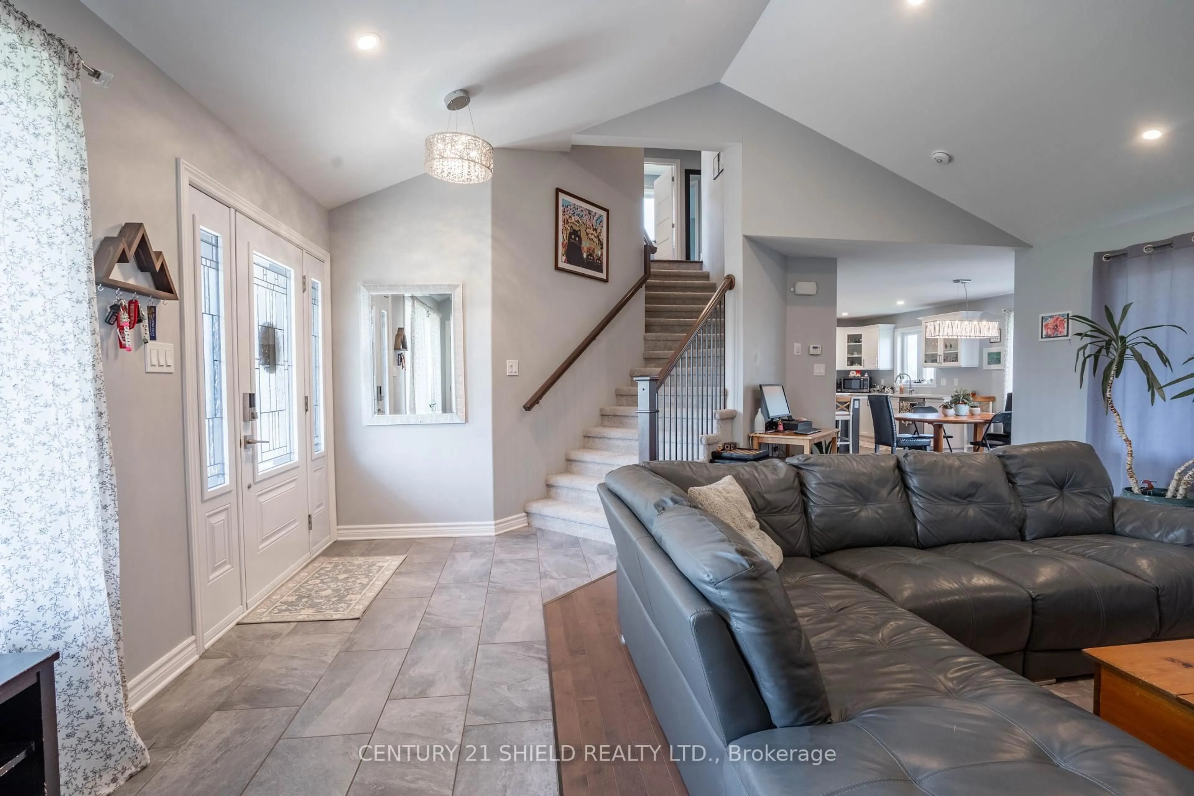 Indoor entryway for 85 Jim Brownell Blvd, South Stormont Ontario K0C 1P0