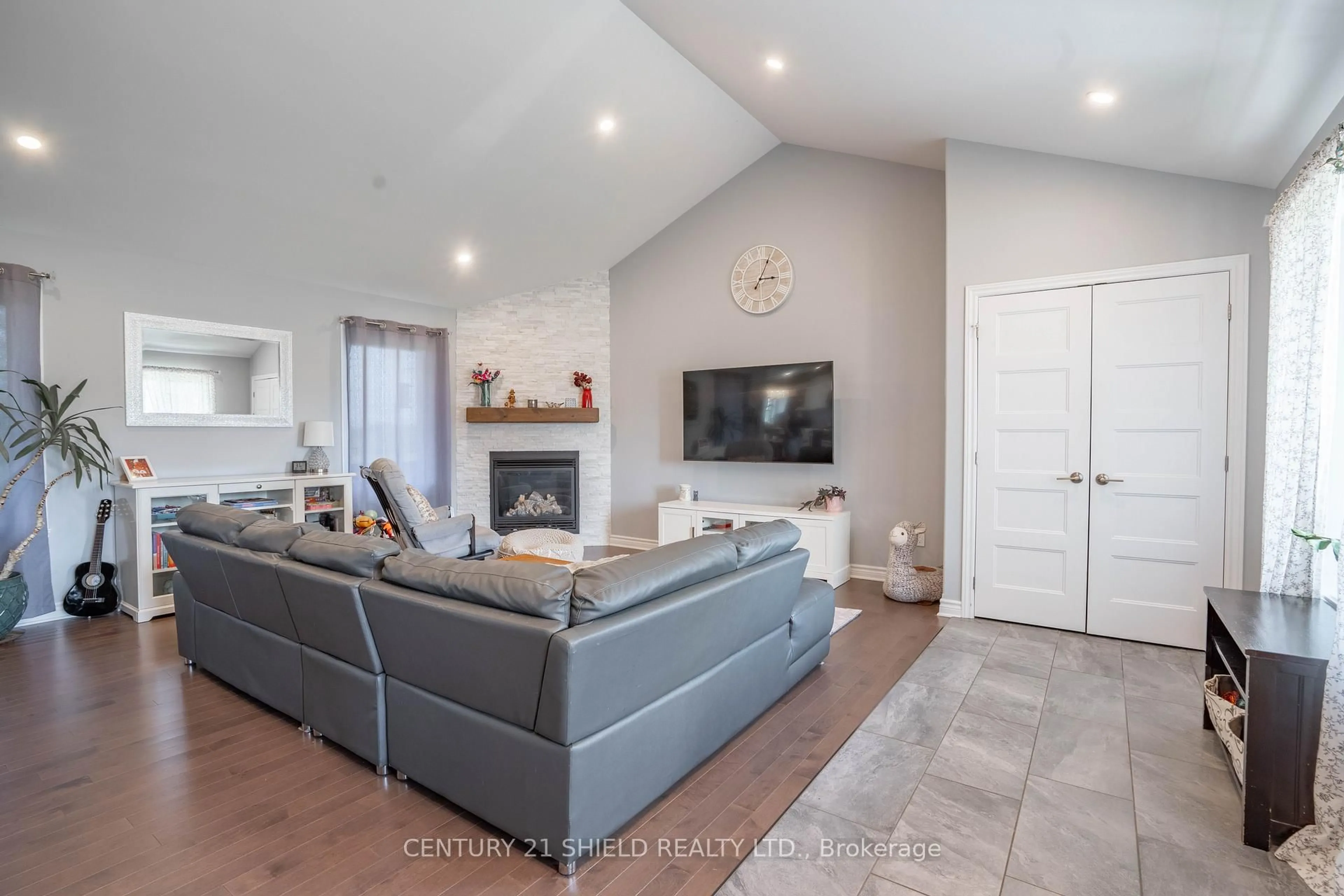 Living room with furniture, unknown for 85 Jim Brownell Blvd, South Stormont Ontario K0C 1P0