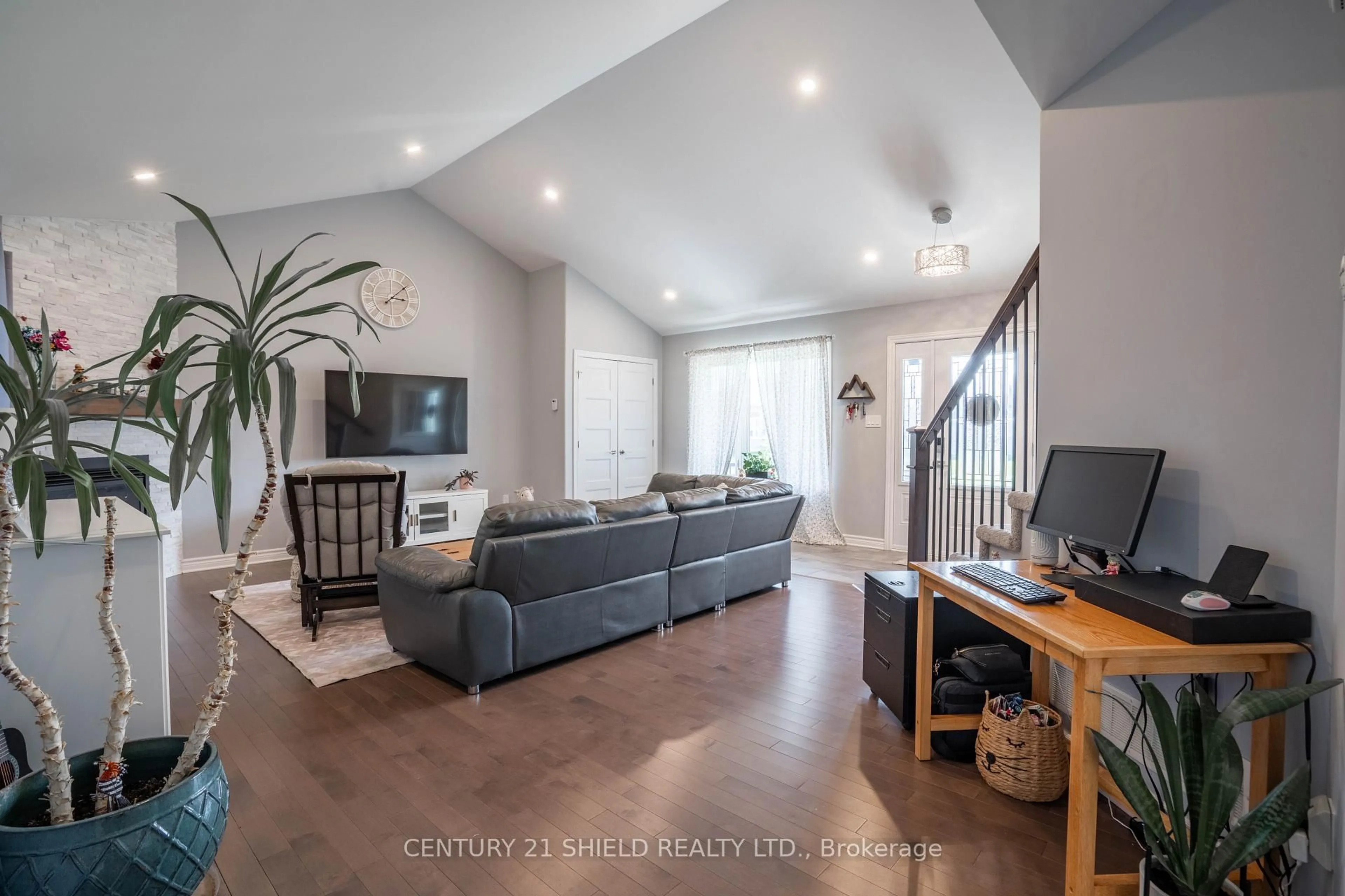 Living room with furniture, unknown for 85 Jim Brownell Blvd, South Stormont Ontario K0C 1P0