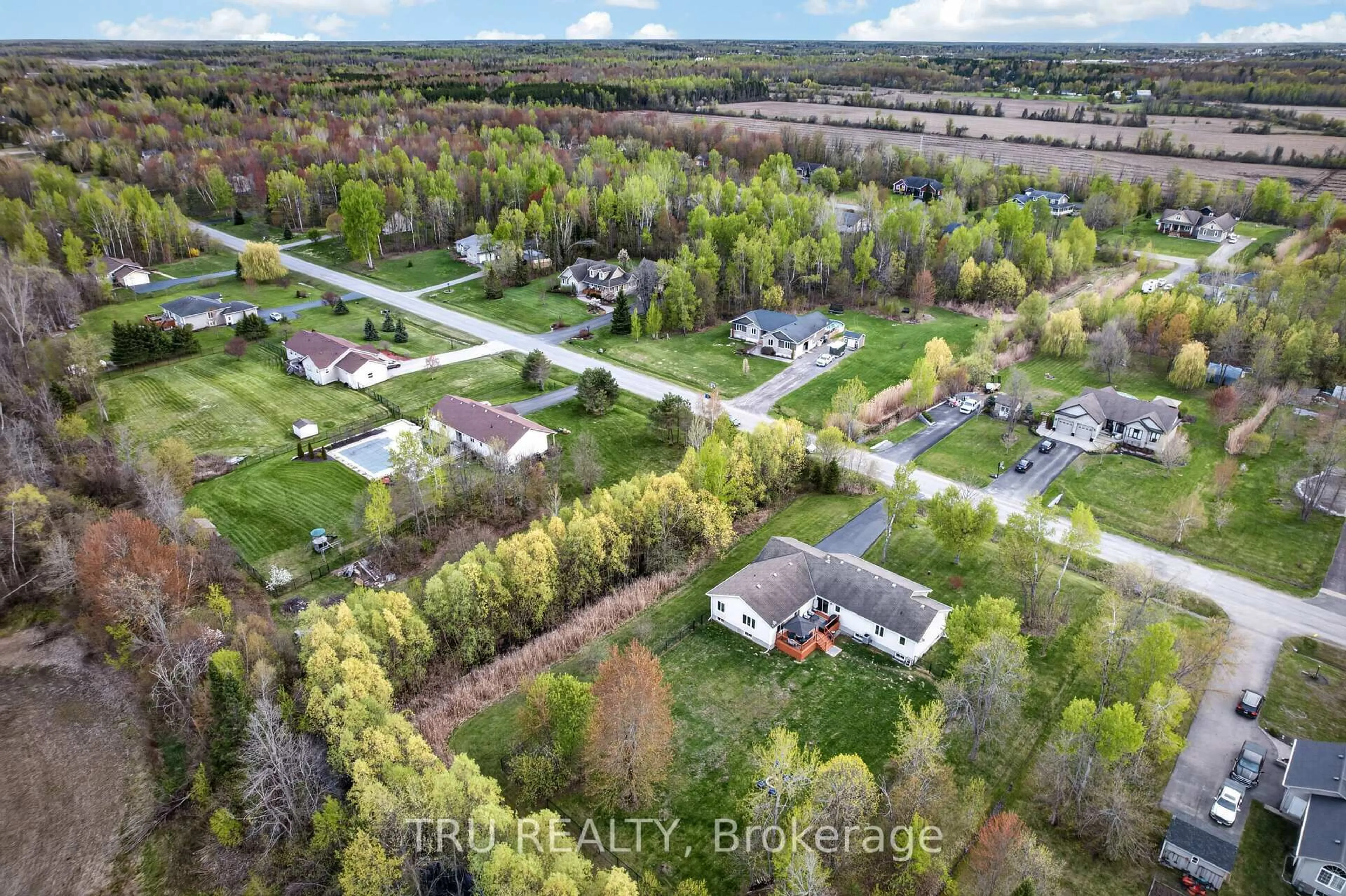 A pic from outside/outdoor area/front of a property/back of a property/a pic from drone, street for 52 Kimberly Ave, North Grenville Ontario K0G 1J0