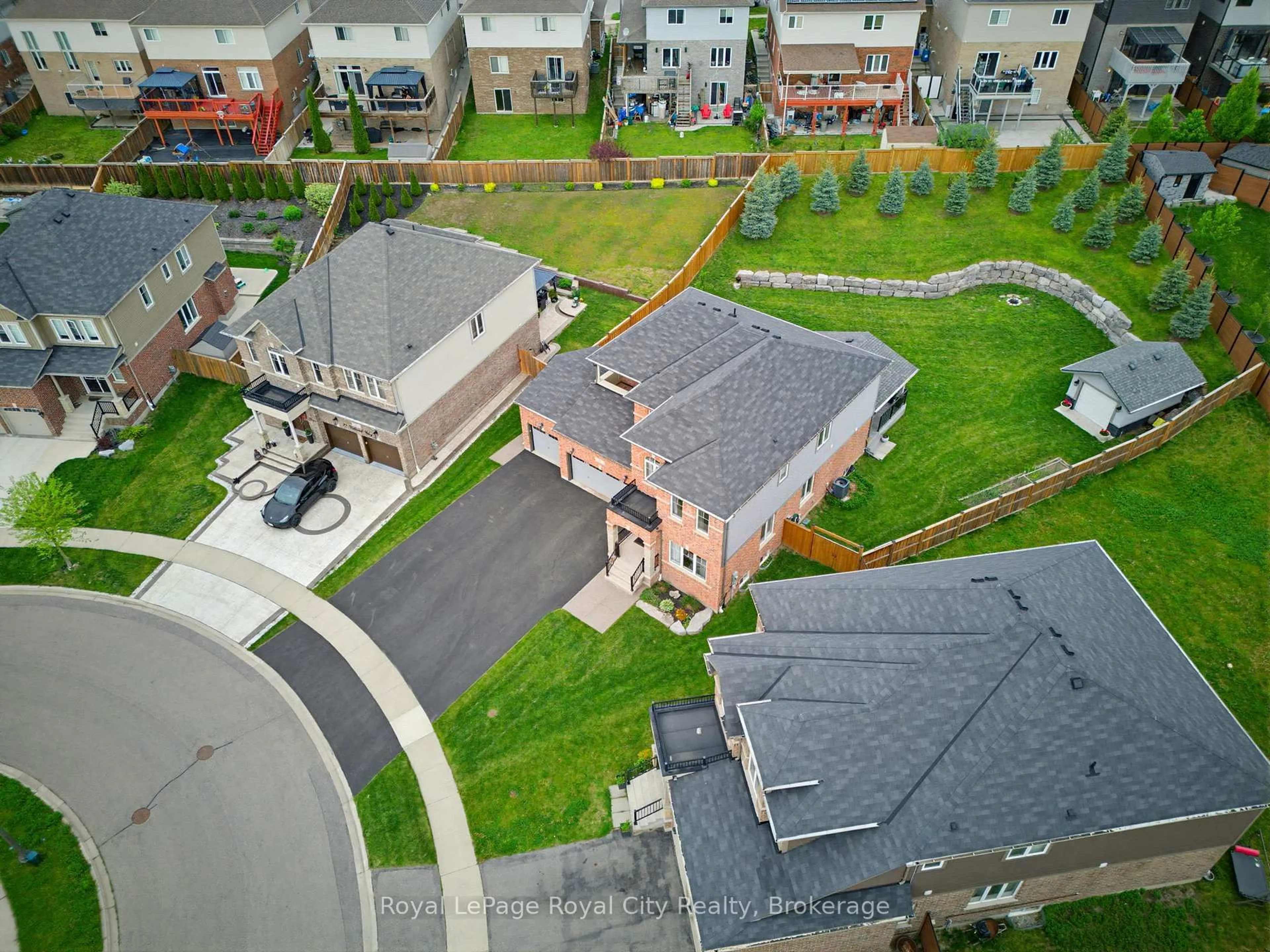 A pic from outside/outdoor area/front of a property/back of a property/a pic from drone, unknown for 31 Wetland Way, Kitchener Ontario N2P 0C2