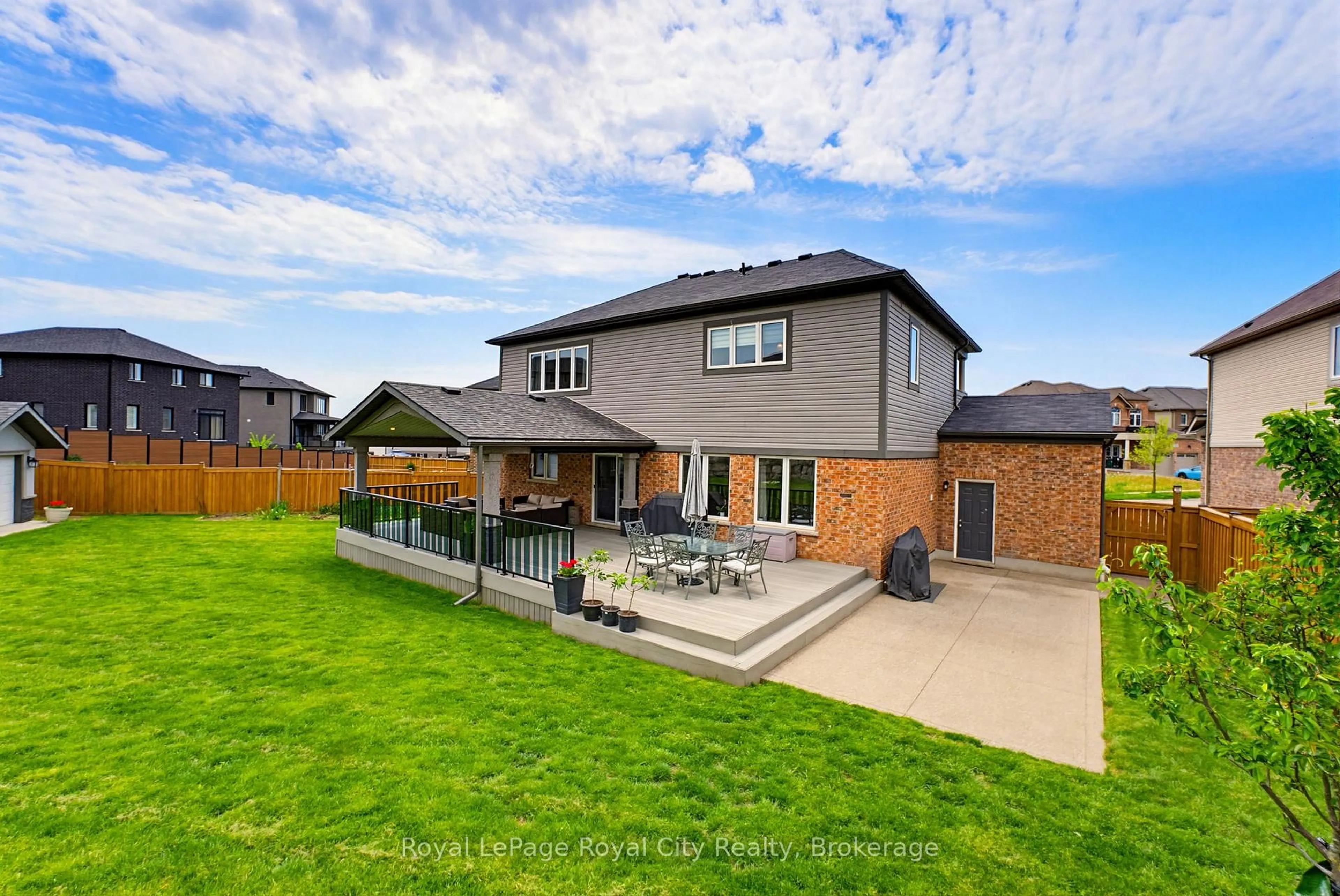 A pic from outside/outdoor area/front of a property/back of a property/a pic from drone, building for 31 Wetland Way, Kitchener Ontario N2P 0C2
