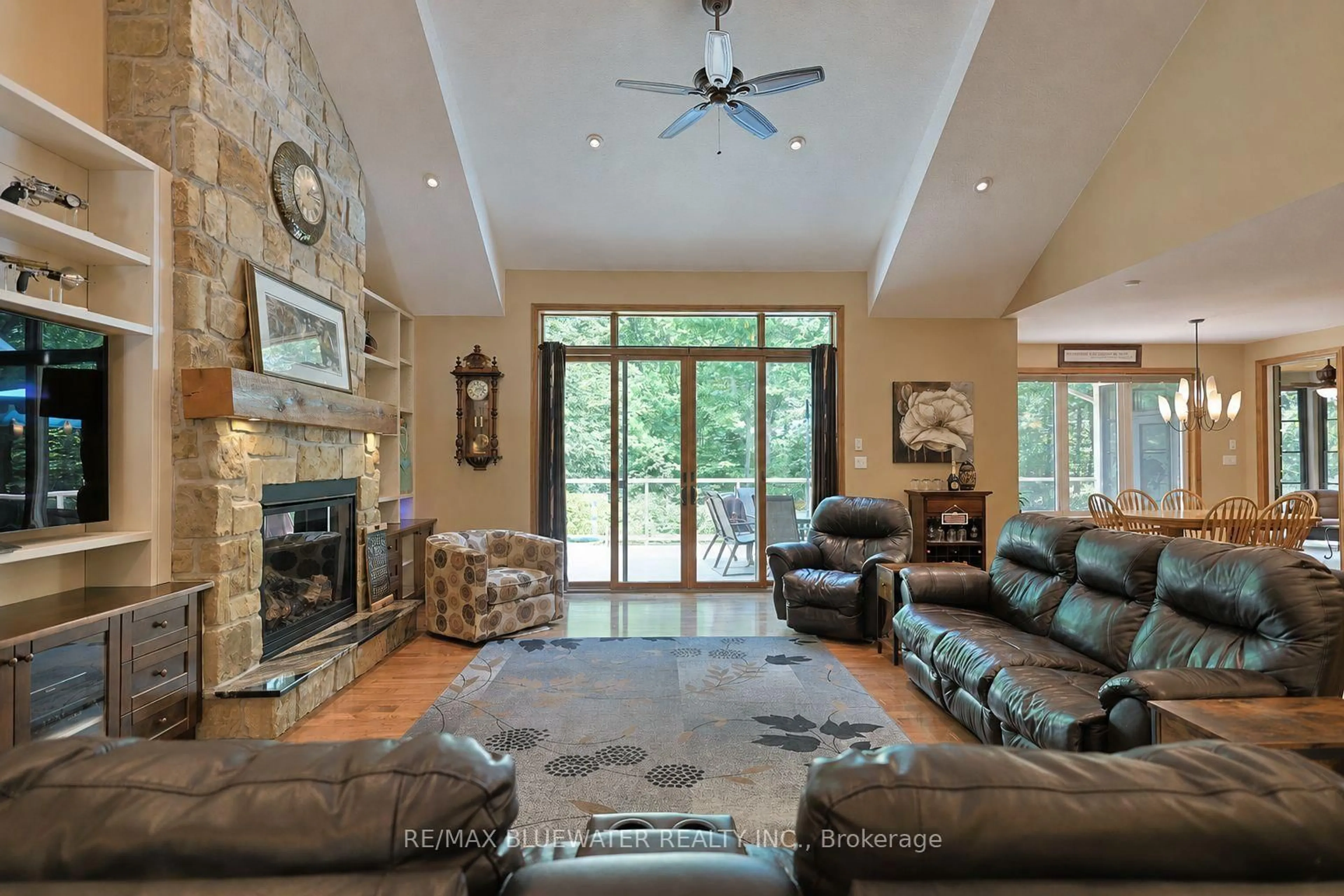 Living room with furniture, unknown for 9956 Pinetree Cres, Lambton Shores Ontario N0M 1T0