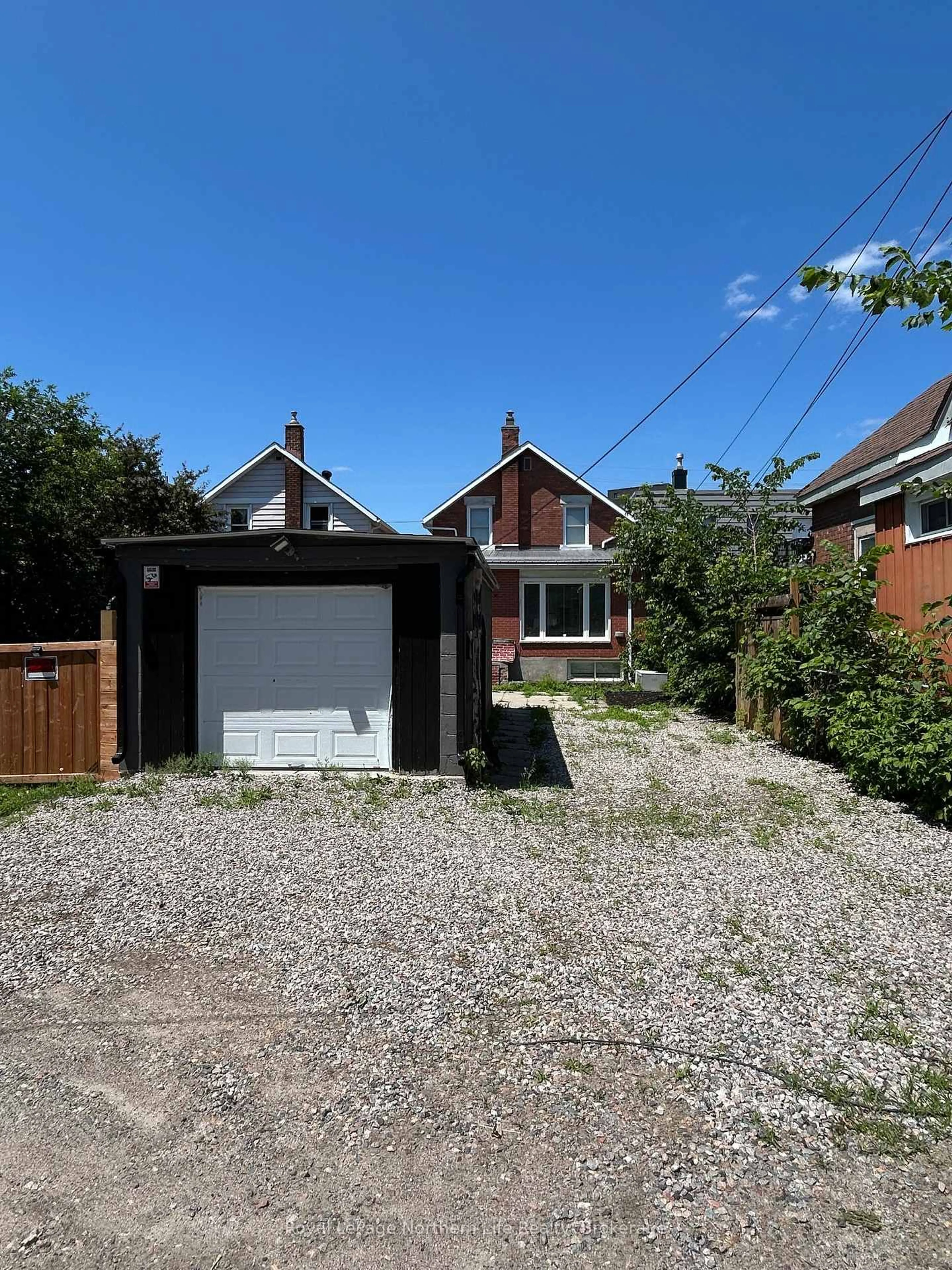 A pic from outside/outdoor area/front of a property/back of a property/a pic from drone, street for 1079 Cassells St, North Bay Ontario P1B 4B1