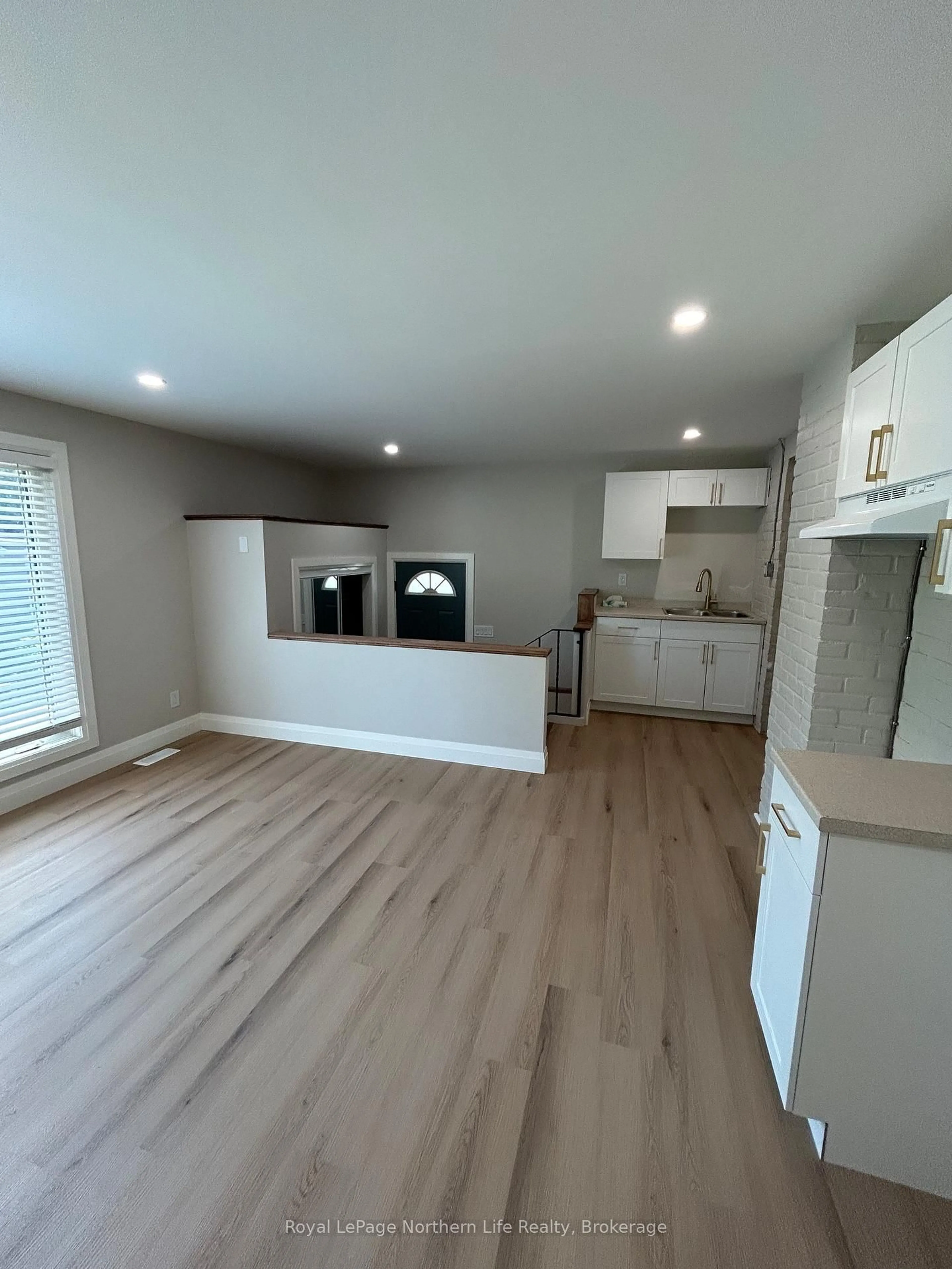 Unknown for 1079 Cassells St, North Bay Ontario P1B 4B1
