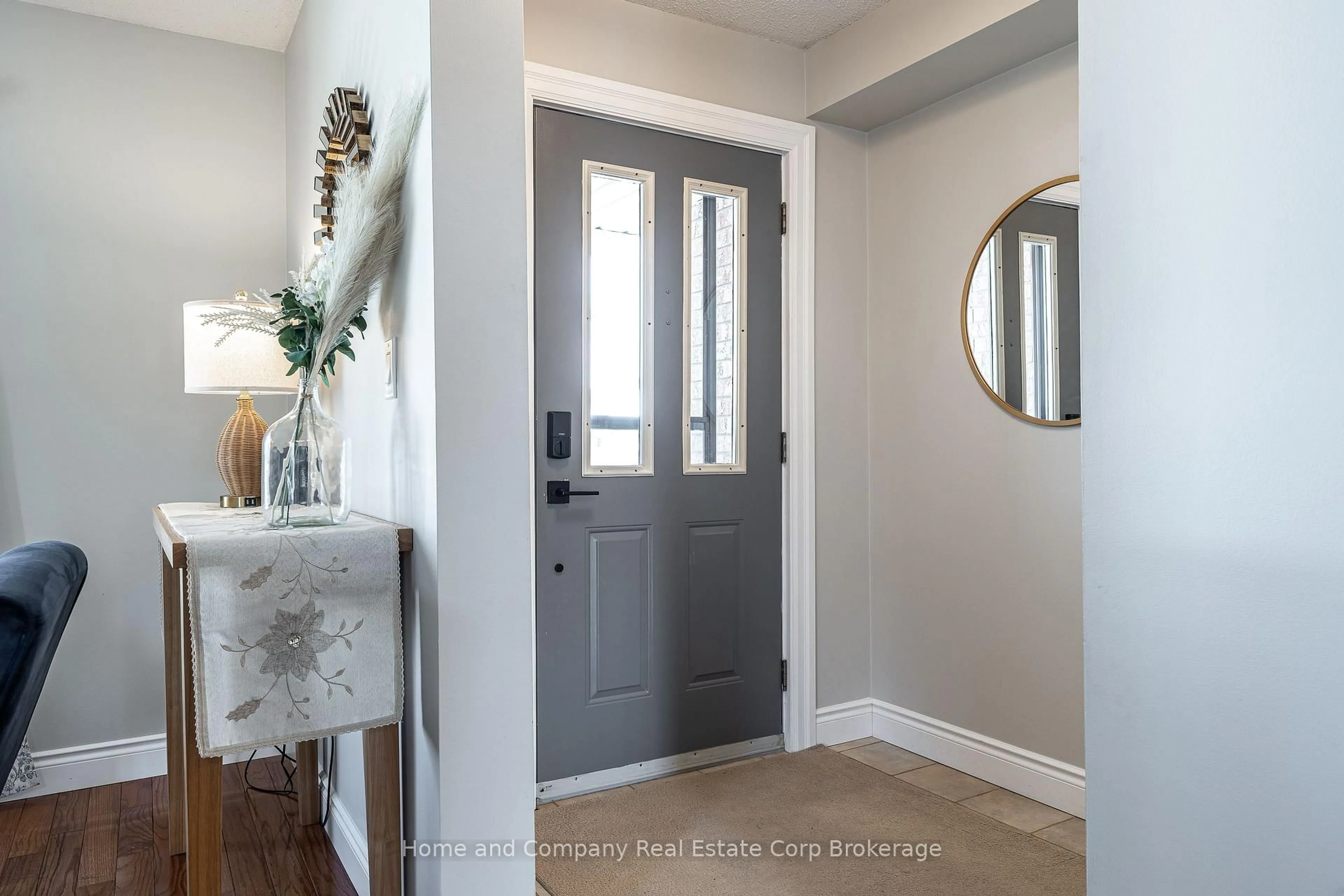 Indoor entryway for 43 Mcgregor St, Stratford Ontario N4Z 1G5